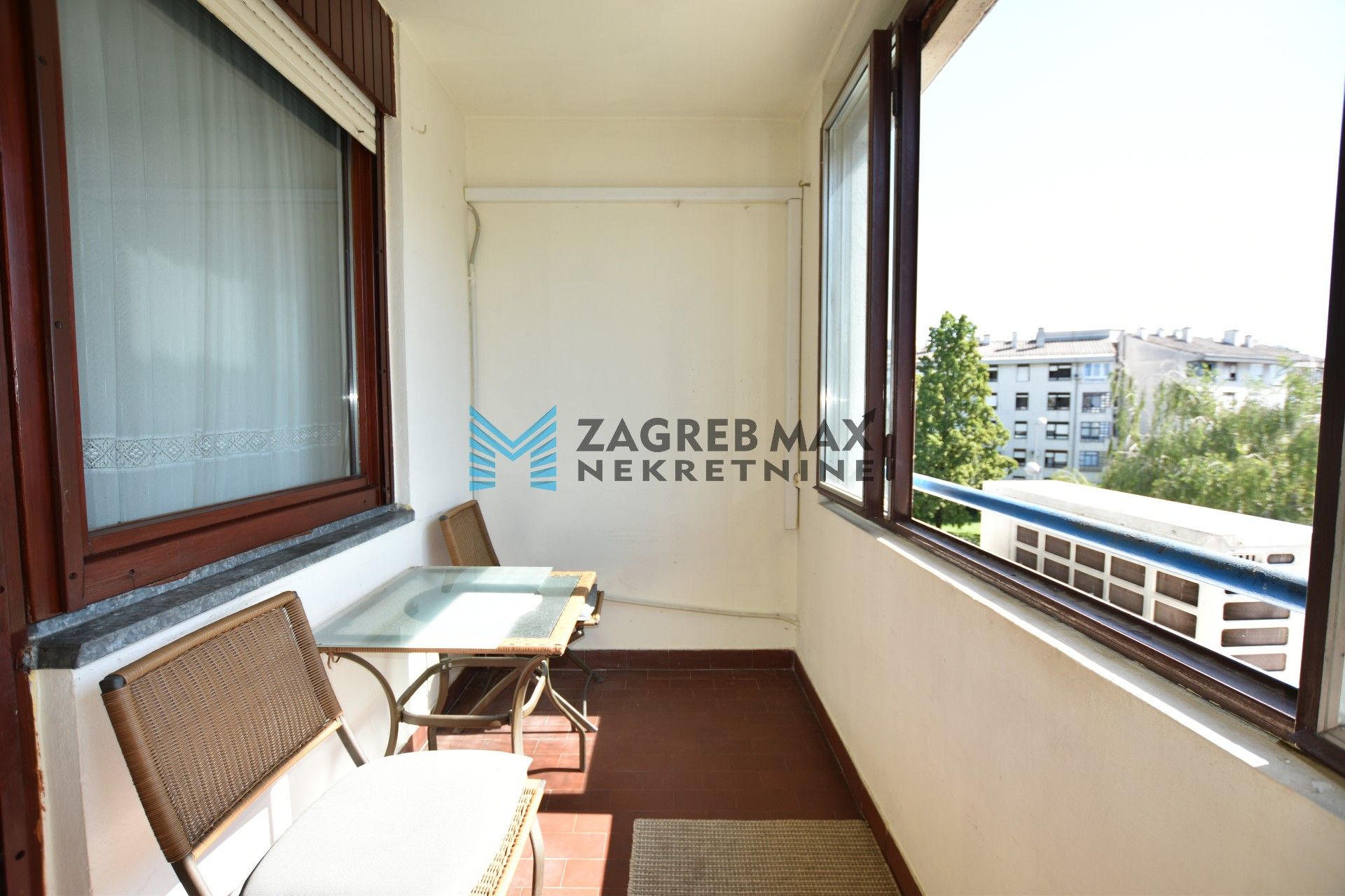 Zagreb - GREDICE Prostran 3soban stan 74 m2, 3. kat, odlična lokacija, loggia, spremište, BEZ PROVIZIJE