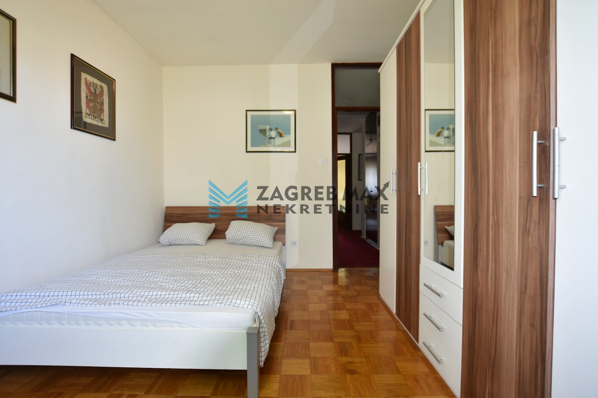 Zagreb - GREDICE Prostran 3soban stan 74 m2, 3. kat, odlična lokacija, loggia, spremište, BEZ PROVIZIJE