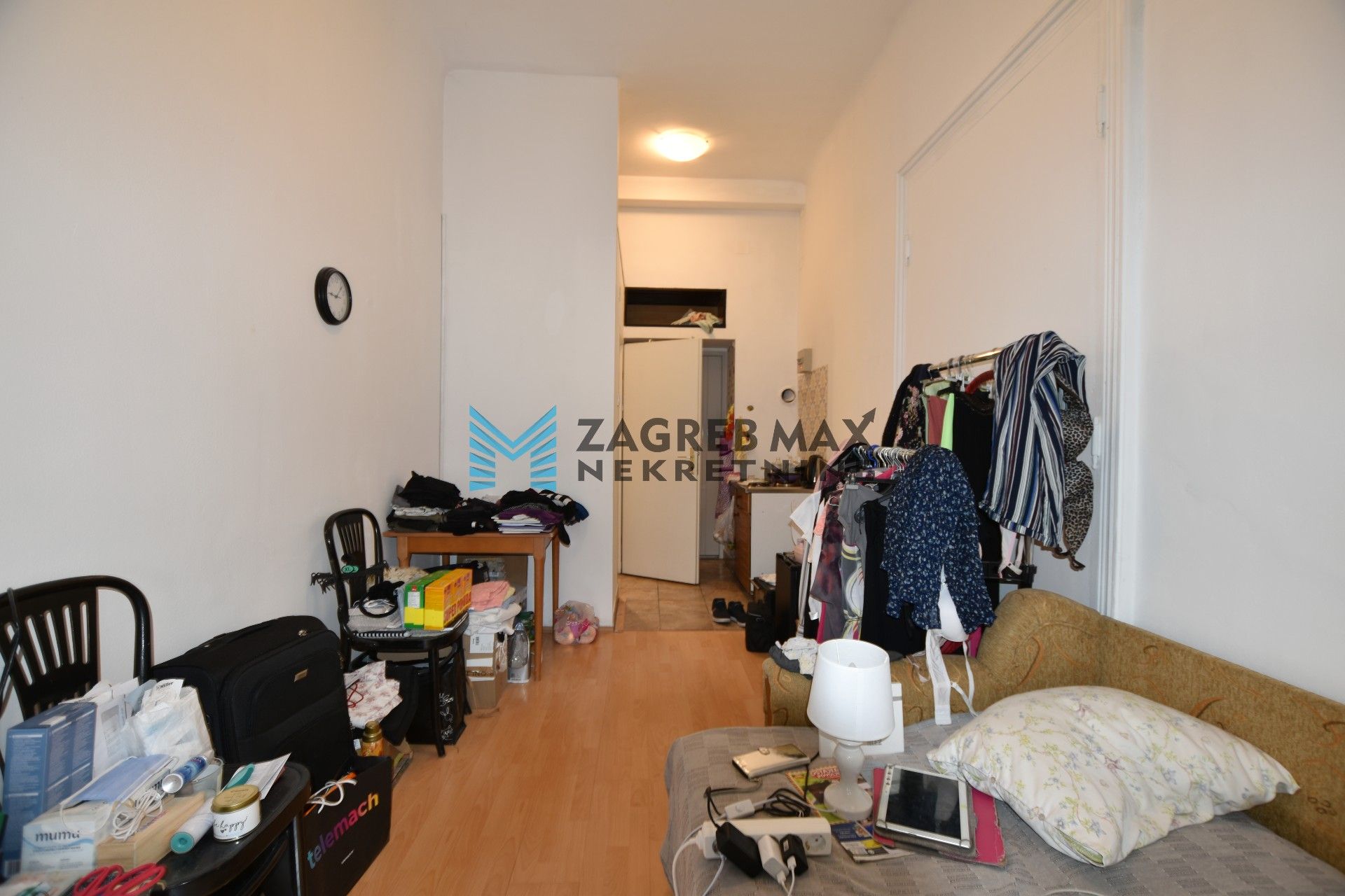 Zagreb - DONJI GRAD Kačićeva, garsonjera 15 m2, 1. kat, odlična lokacija, spremište 10 m2,