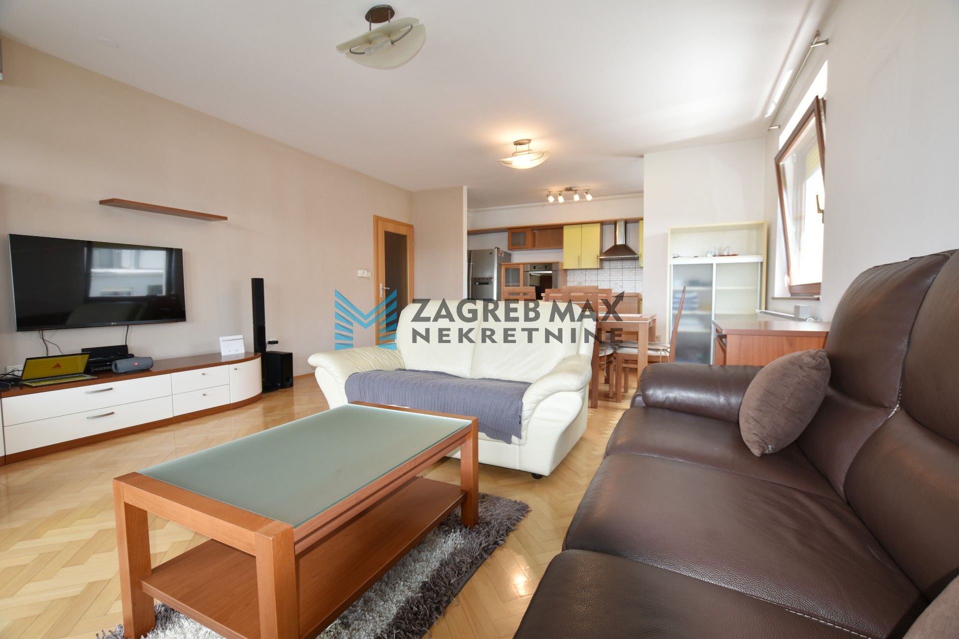 Zagreb - VRBANI 3 Ekskluzivan 4soban stan 102 m2 + 2 parkinga, top lokacija, loggia, spremište, BEZ PROVIZIJE