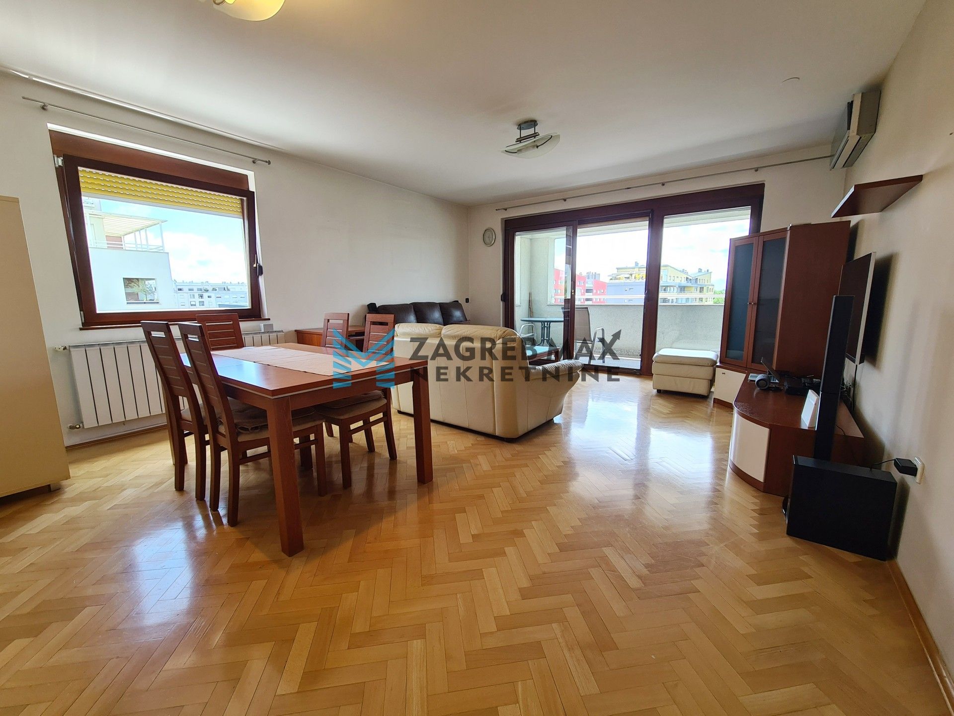 Zagreb - VRBANI 3 Ekskluzivan 4soban stan 102 m2 + 2 parkinga, top lokacija, loggia, spremište, BEZ PROVIZIJE