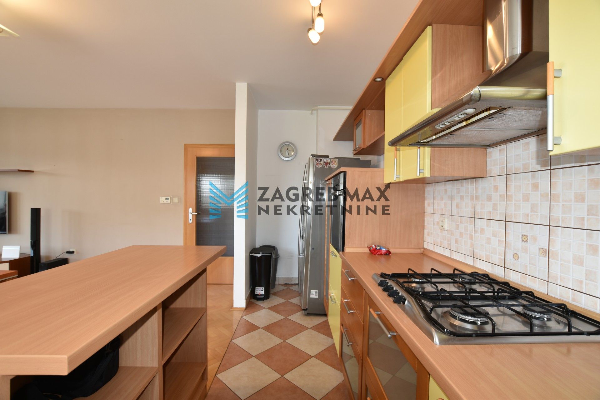 Zagreb - VRBANI 3 Ekskluzivan 4soban stan 102 m2 + 2 parkinga, top lokacija, loggia, spremište, BEZ PROVIZIJE