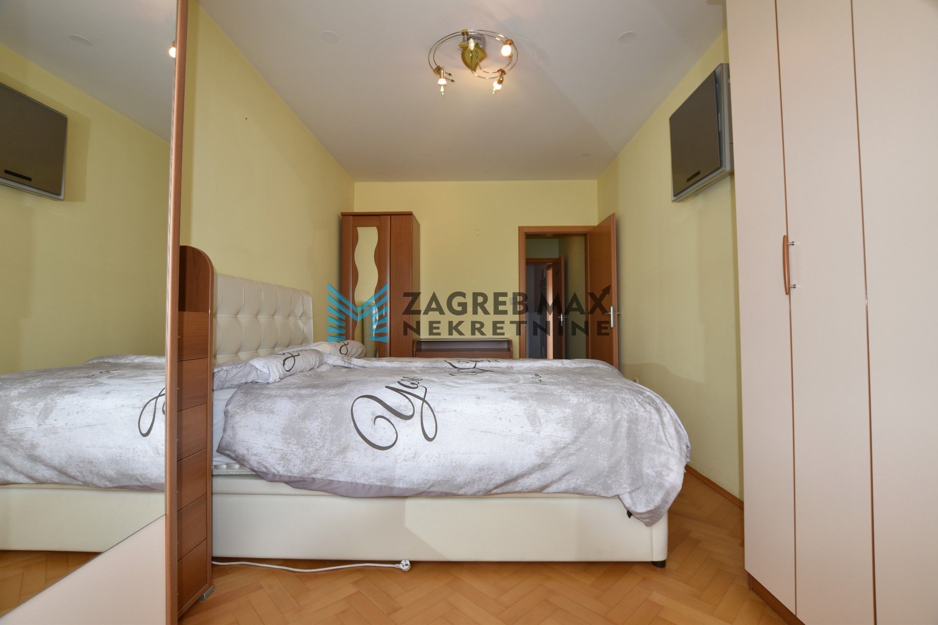 Zagreb - VRBANI 3 Ekskluzivan 4soban stan 102 m2 + 2 parkinga, top lokacija, loggia, spremište, BEZ PROVIZIJE