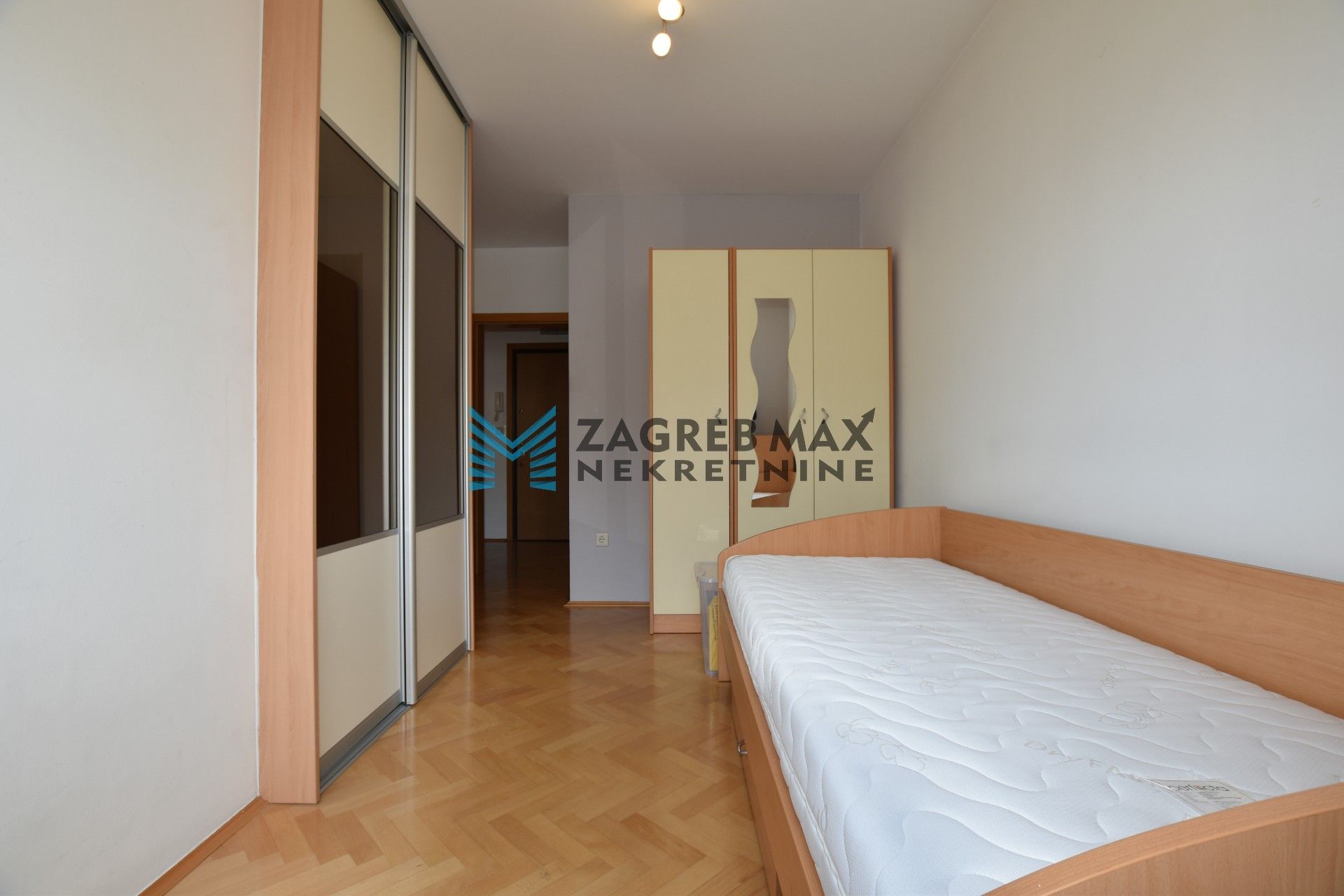 Zagreb - VRBANI 3 Ekskluzivan 4soban stan 102 m2 + 2 parkinga, top lokacija, loggia, spremište, BEZ PROVIZIJE