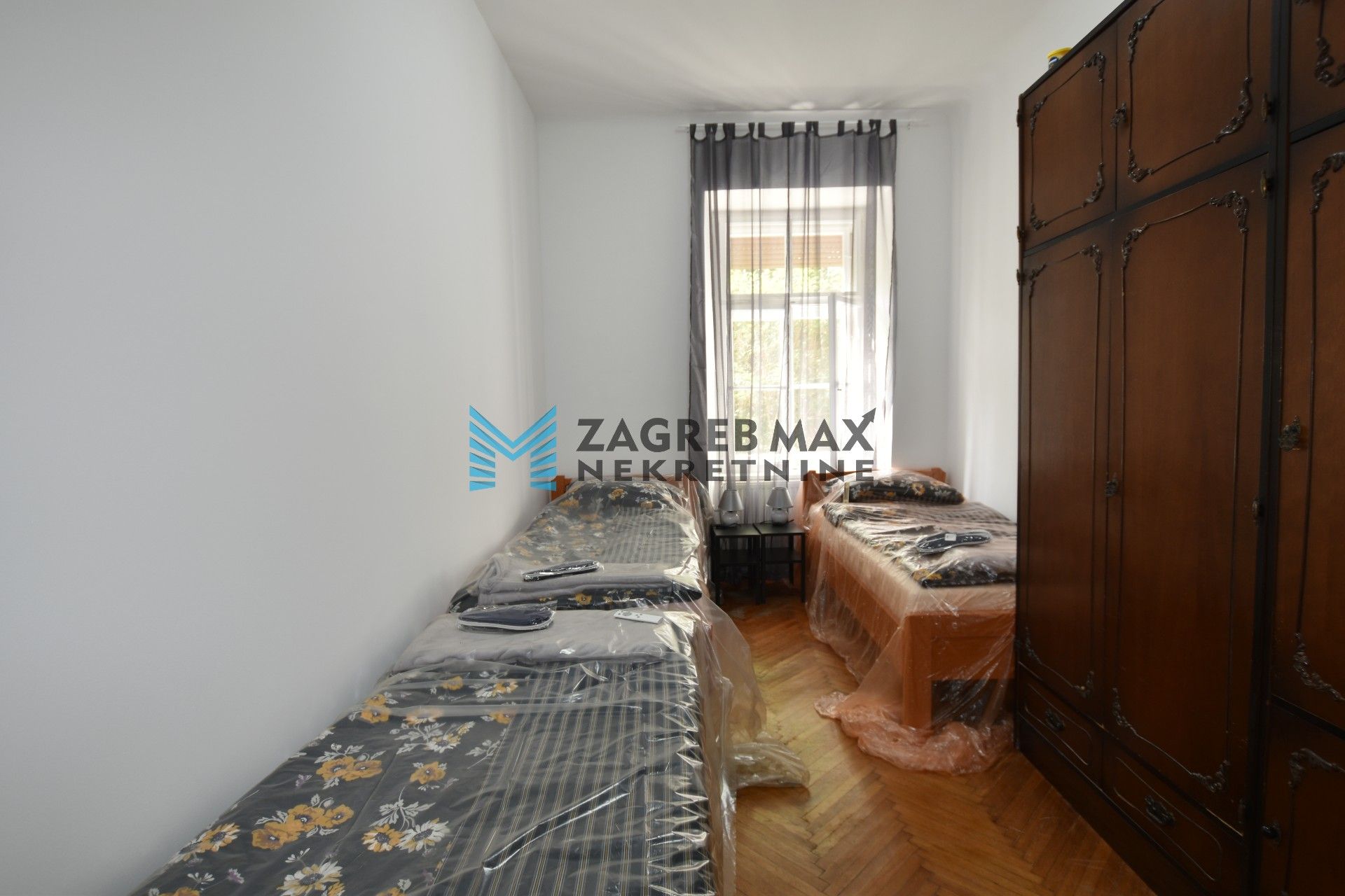 Zagreb - ŠESTINE Ugodan 4soban stan za radnike, 10 kreveta, mirno okruženje, parking, terasa, BEZ PROVIZIJE