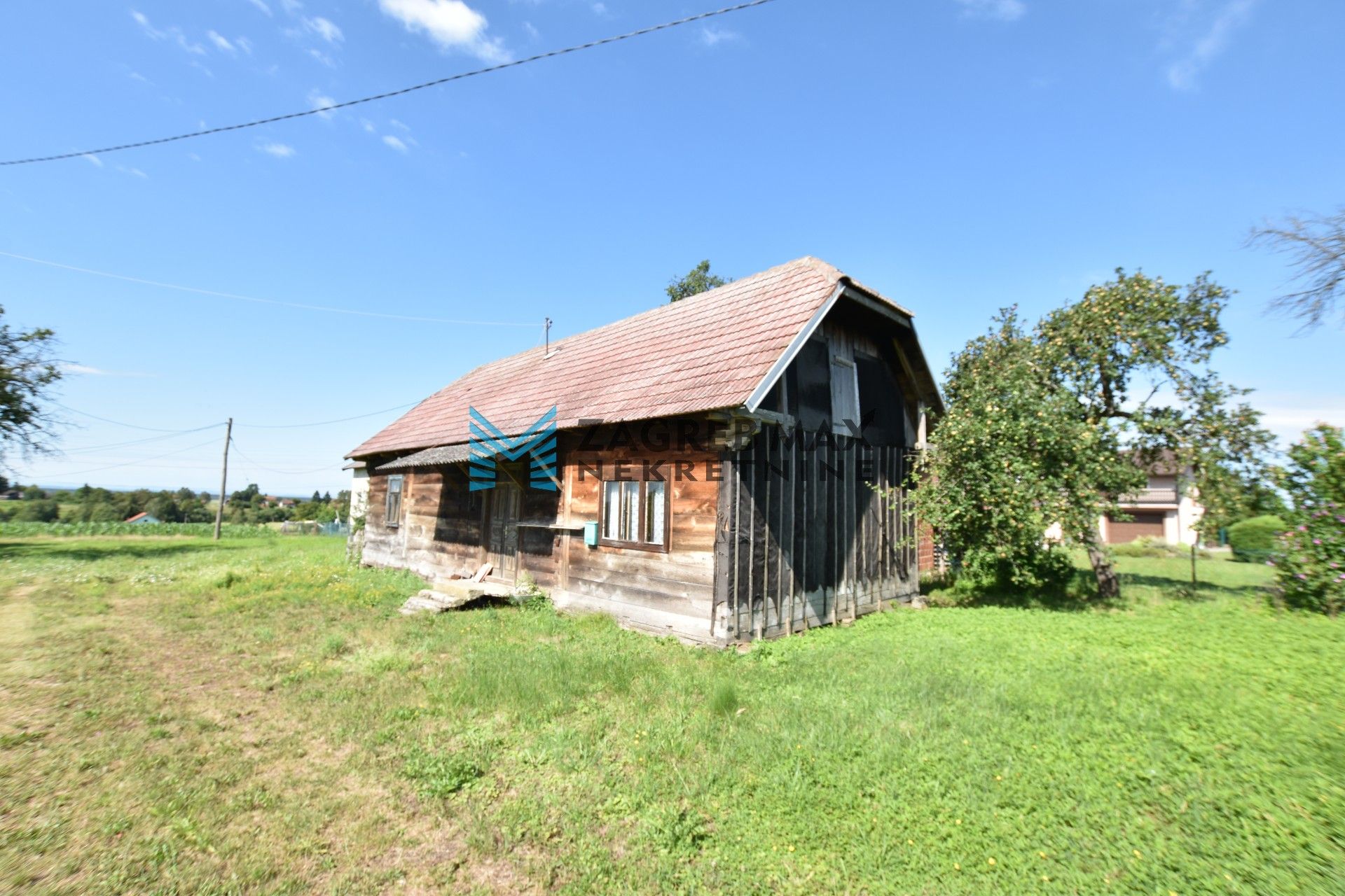 Zagreb - BRATINA Stara obiteljska kuća za renovaciju 70 m2, zemljište 1915 m2, mirno okruženje