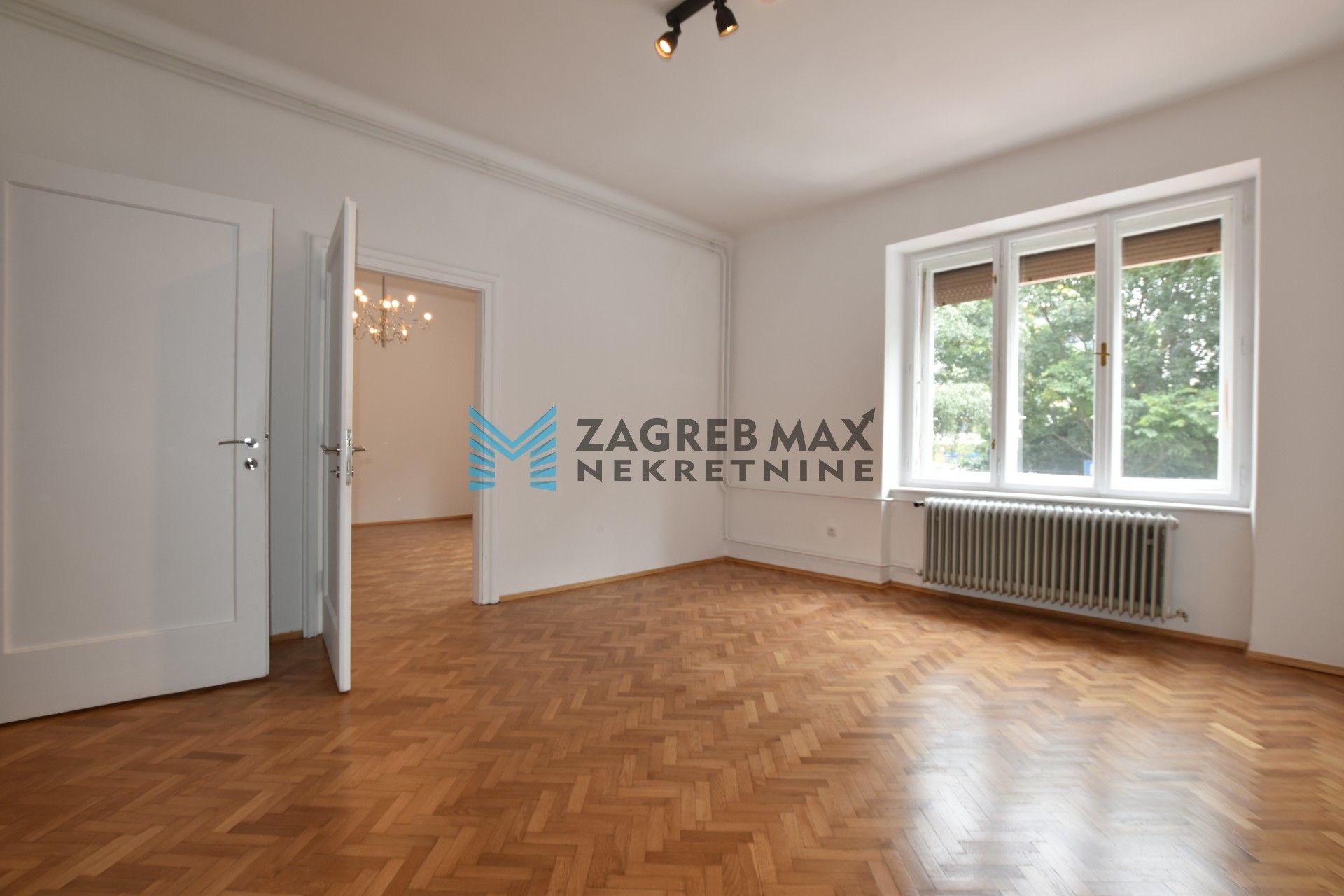 Zagreb - DONJI GRAD Prostran 3soban stan 72 m2, odlična lokacija, balkon, BEZ PROVIZIJE