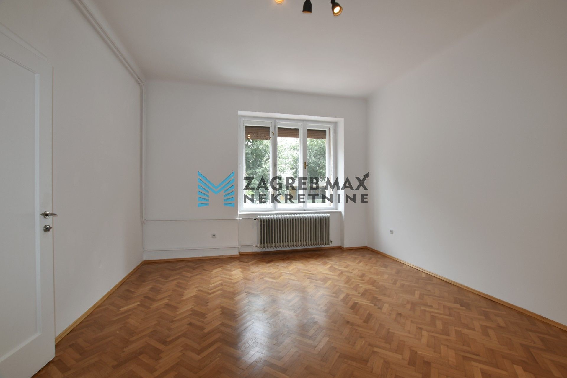 Zagreb - DONJI GRAD Prostran 3soban stan 72 m2, odlična lokacija, balkon, BEZ PROVIZIJE