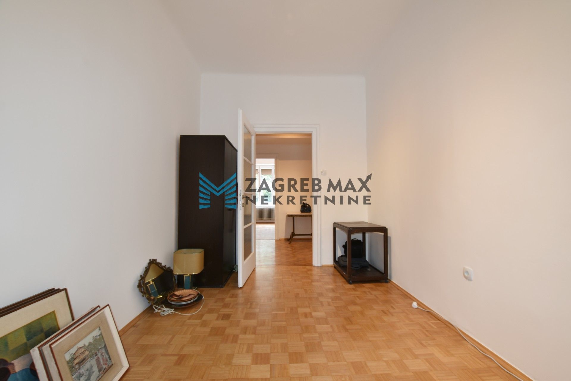 Zagreb - DONJI GRAD Prostran 3soban stan 72 m2, odlična lokacija, balkon, BEZ PROVIZIJE