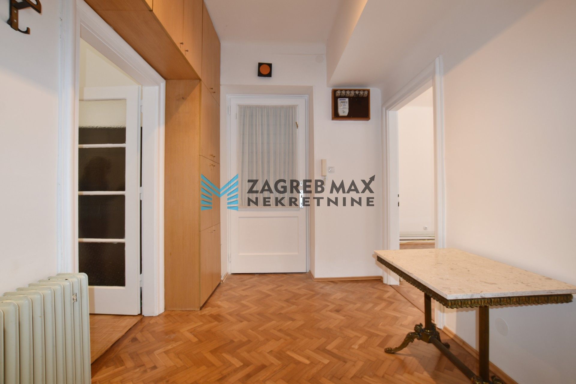Zagreb - DONJI GRAD Prostran 3soban stan 72 m2, odlična lokacija, balkon, BEZ PROVIZIJE