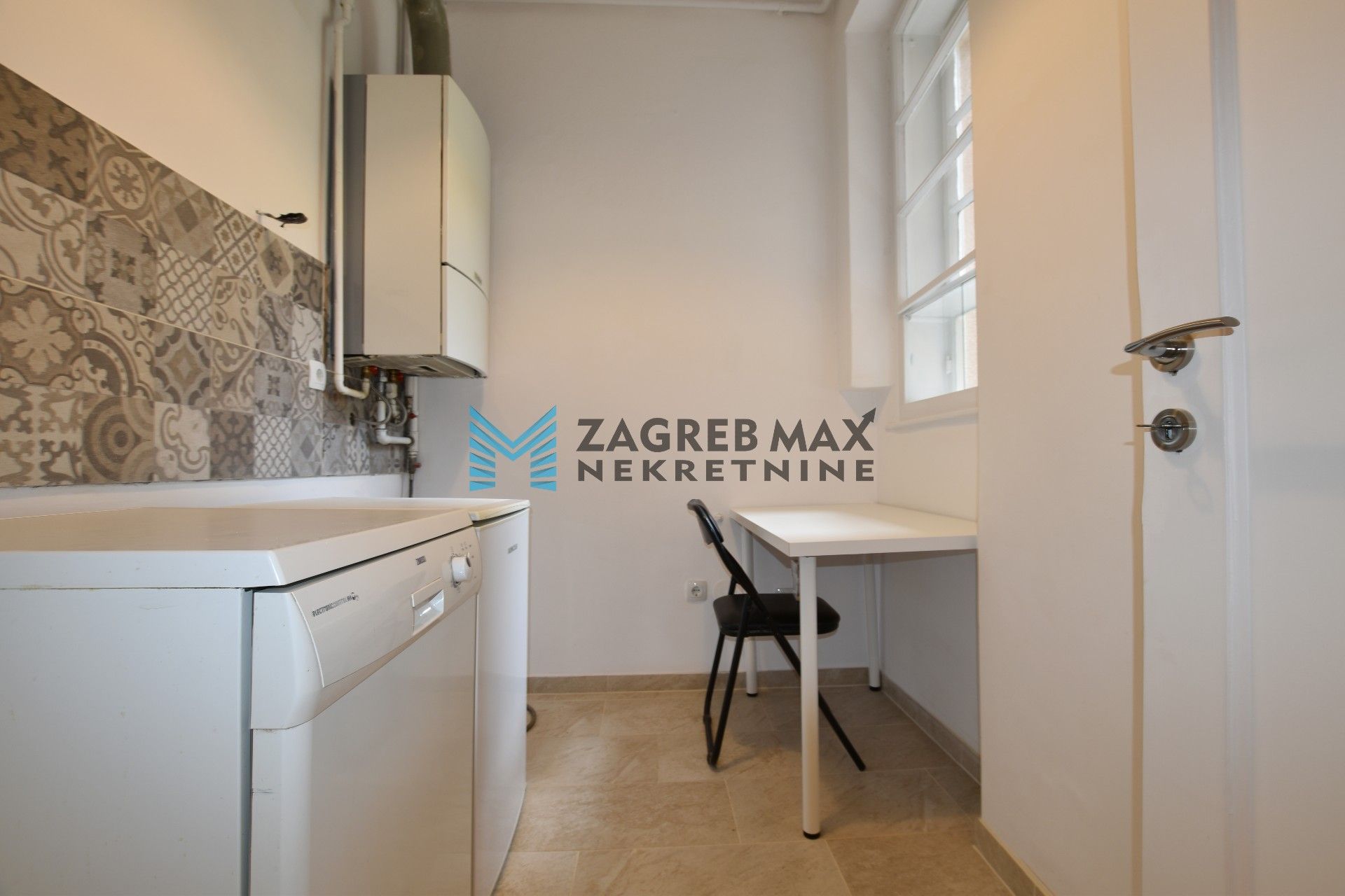 Zagreb - DONJI GRAD Prostran 3soban stan 72 m2, odlična lokacija, balkon, BEZ PROVIZIJE