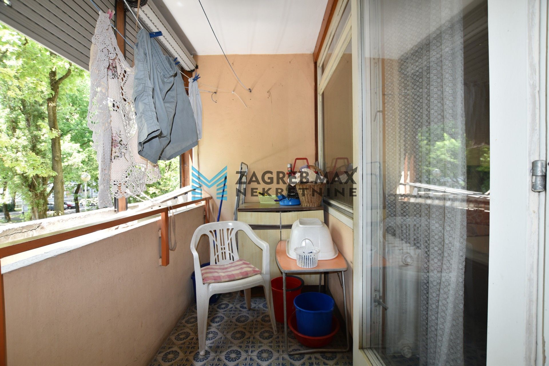 Zagreb - UTRINE Ugodan 2soban stan 56 m2, 1. kat, lift, mirno okruženje, loggia