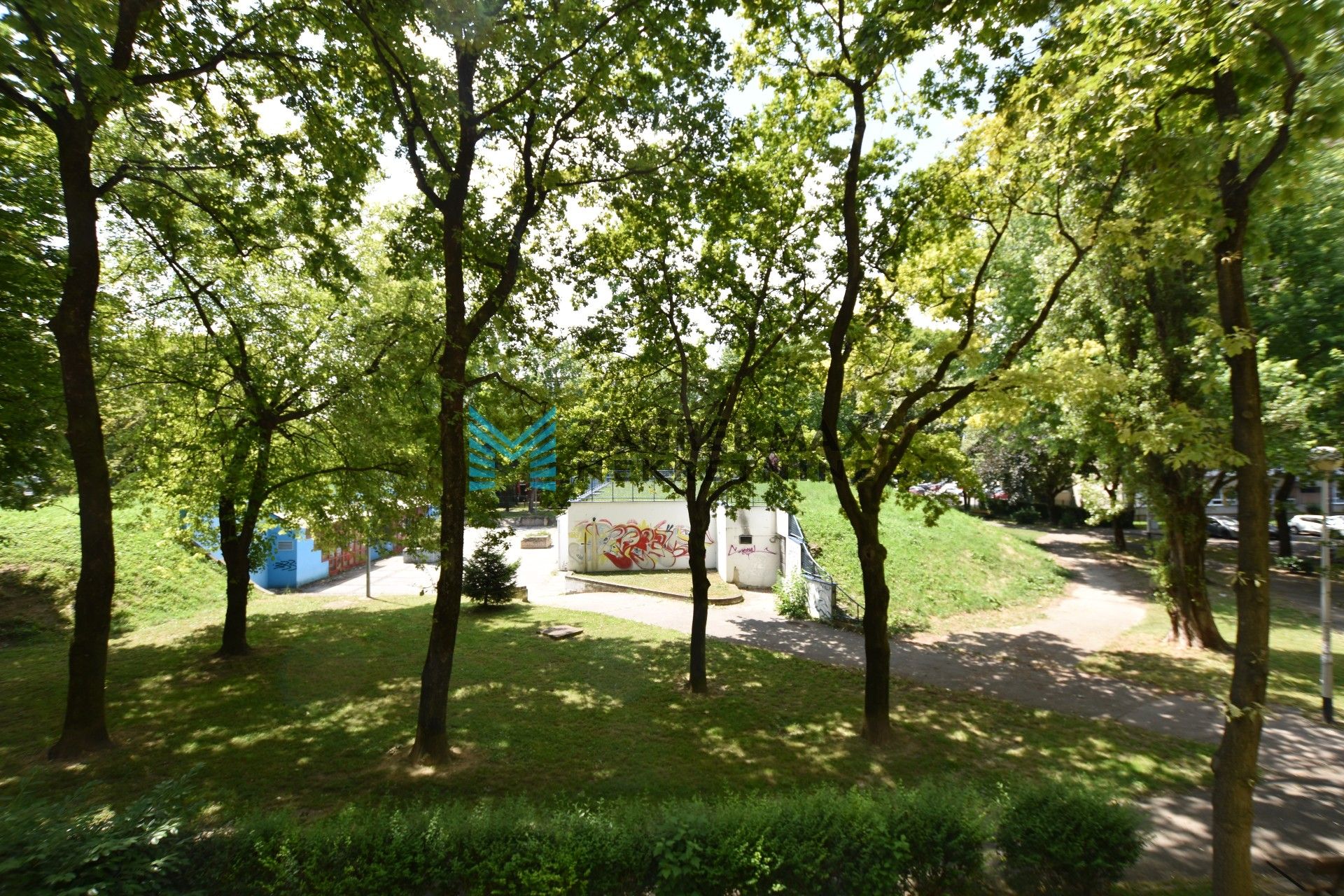 Zagreb - UTRINE Ugodan 2soban stan 56 m2, 1. kat, lift, mirno okruženje, loggia