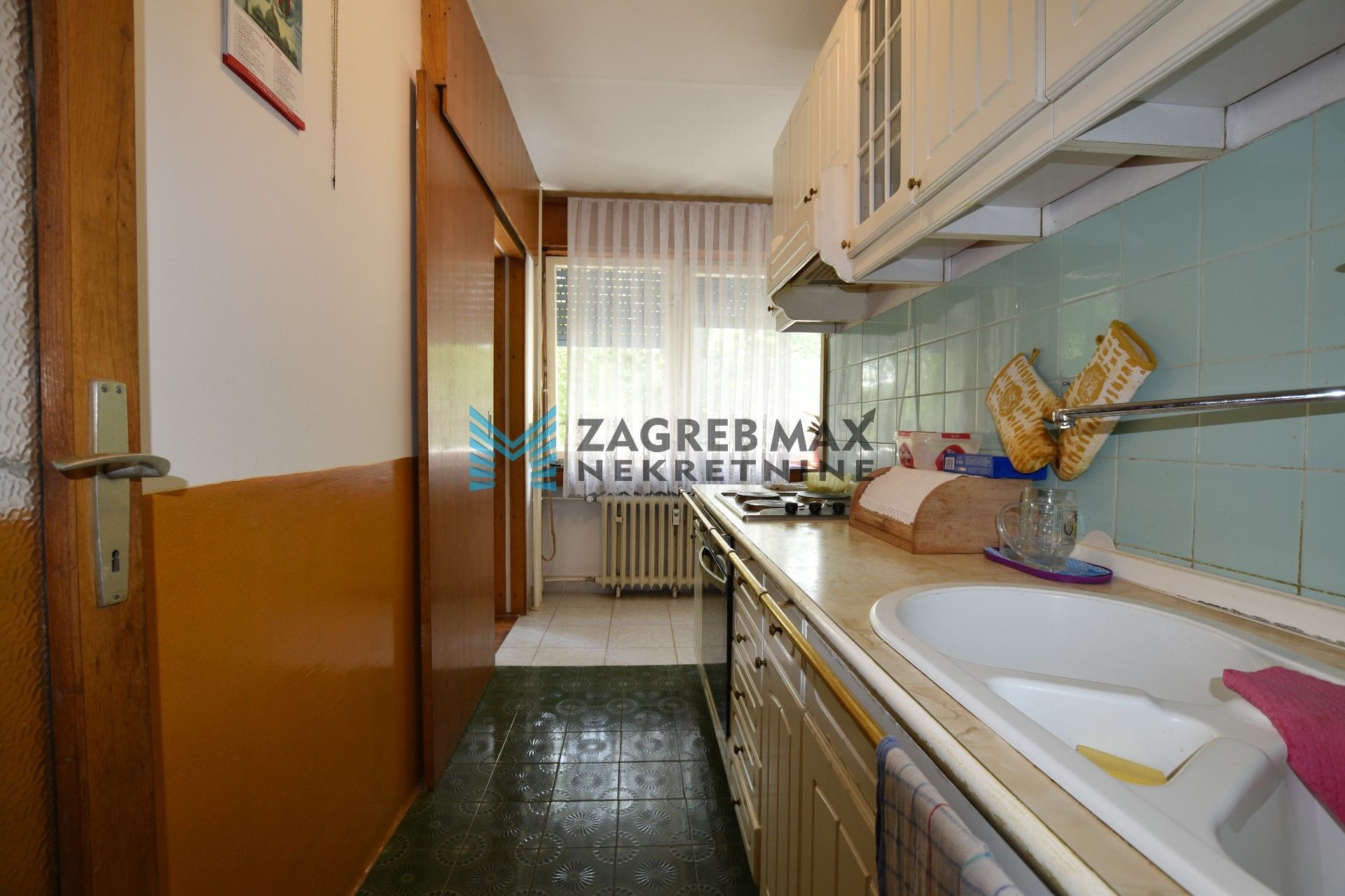 Zagreb - UTRINE Ugodan 2soban stan 56 m2, 1. kat, lift, mirno okruženje, loggia