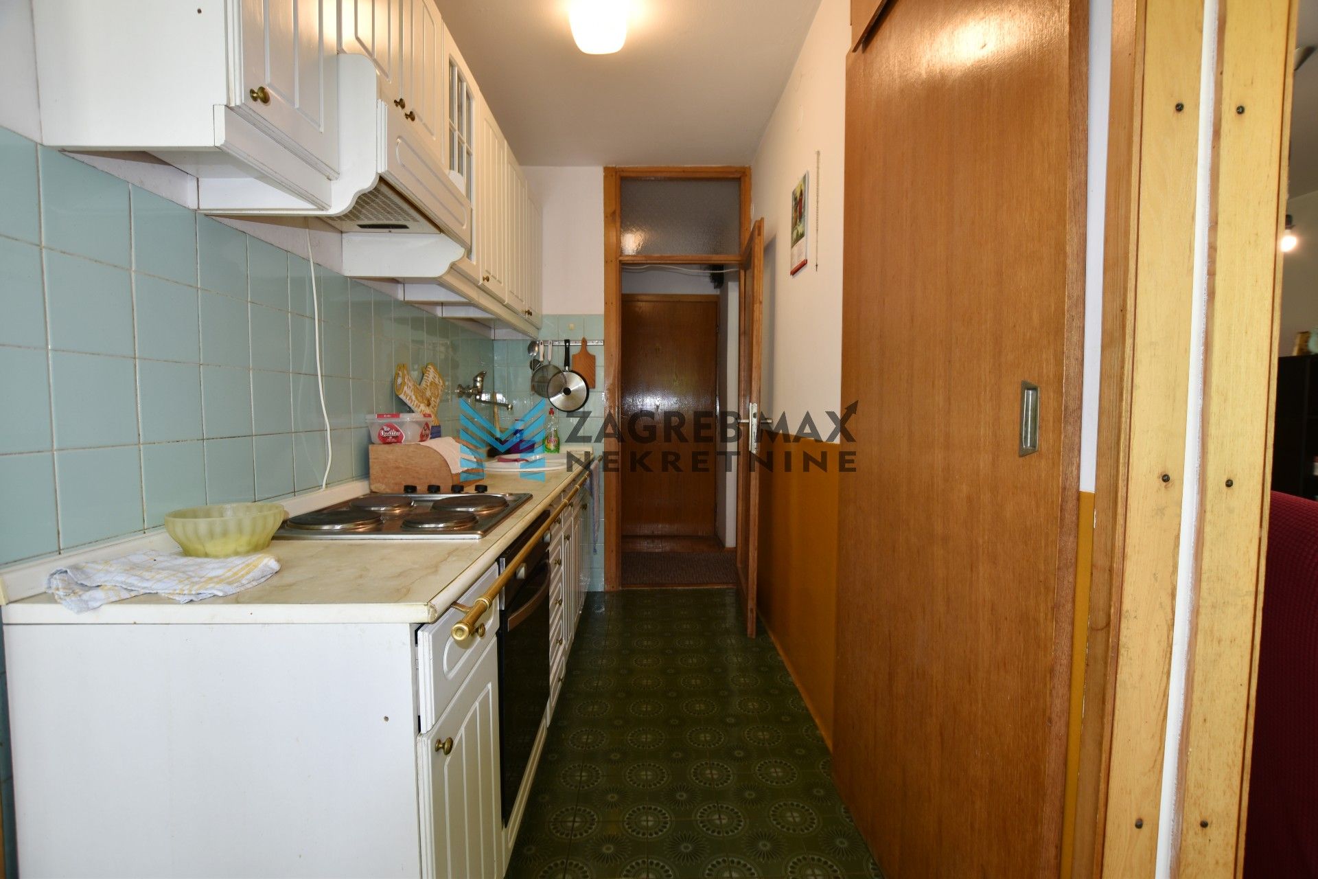 Zagreb - UTRINE Ugodan 2soban stan 56 m2, 1. kat, lift, mirno okruženje, loggia