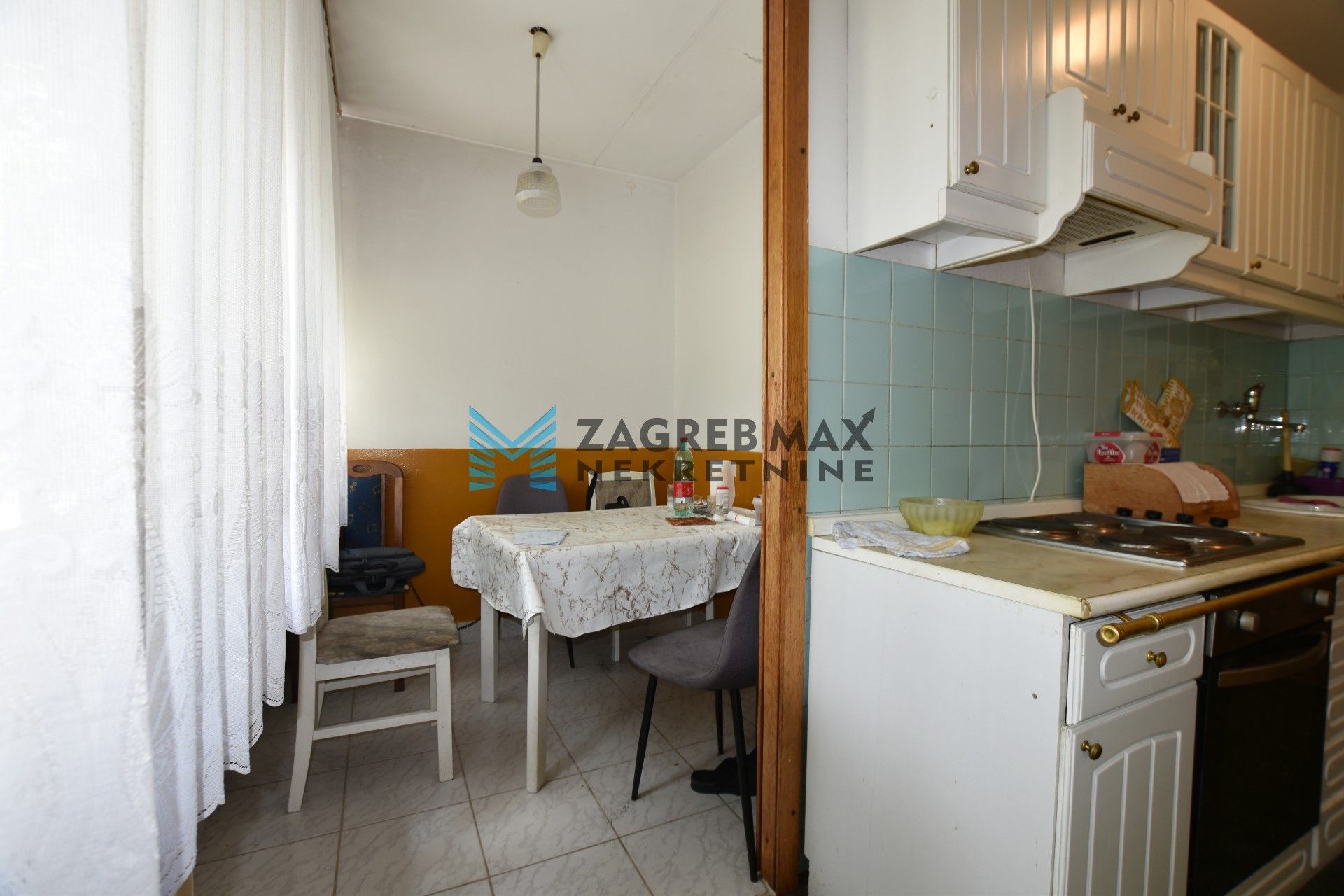 Zagreb - UTRINE Ugodan 2soban stan 56 m2, 1. kat, lift, mirno okruženje, loggia