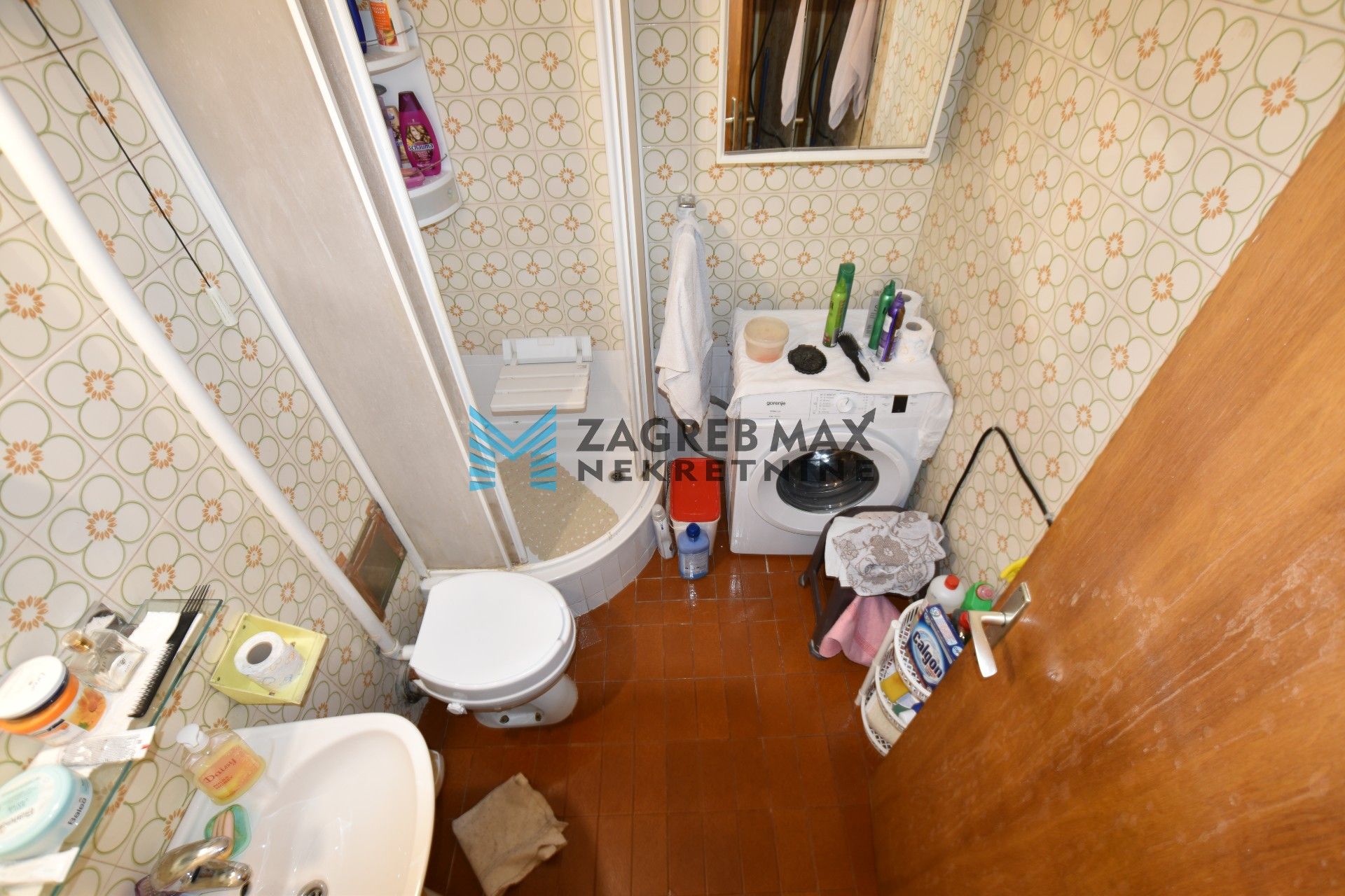 Zagreb - UTRINE Ugodan 2soban stan 56 m2, 1. kat, lift, mirno okruženje, loggia