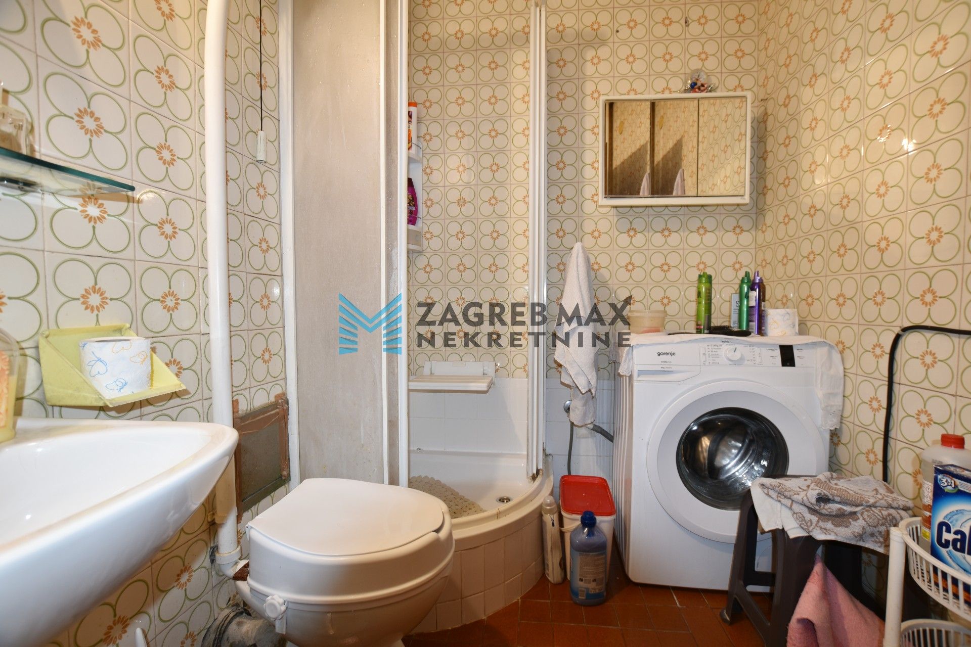 Zagreb - UTRINE Ugodan 2soban stan 56 m2, 1. kat, lift, mirno okruženje, loggia