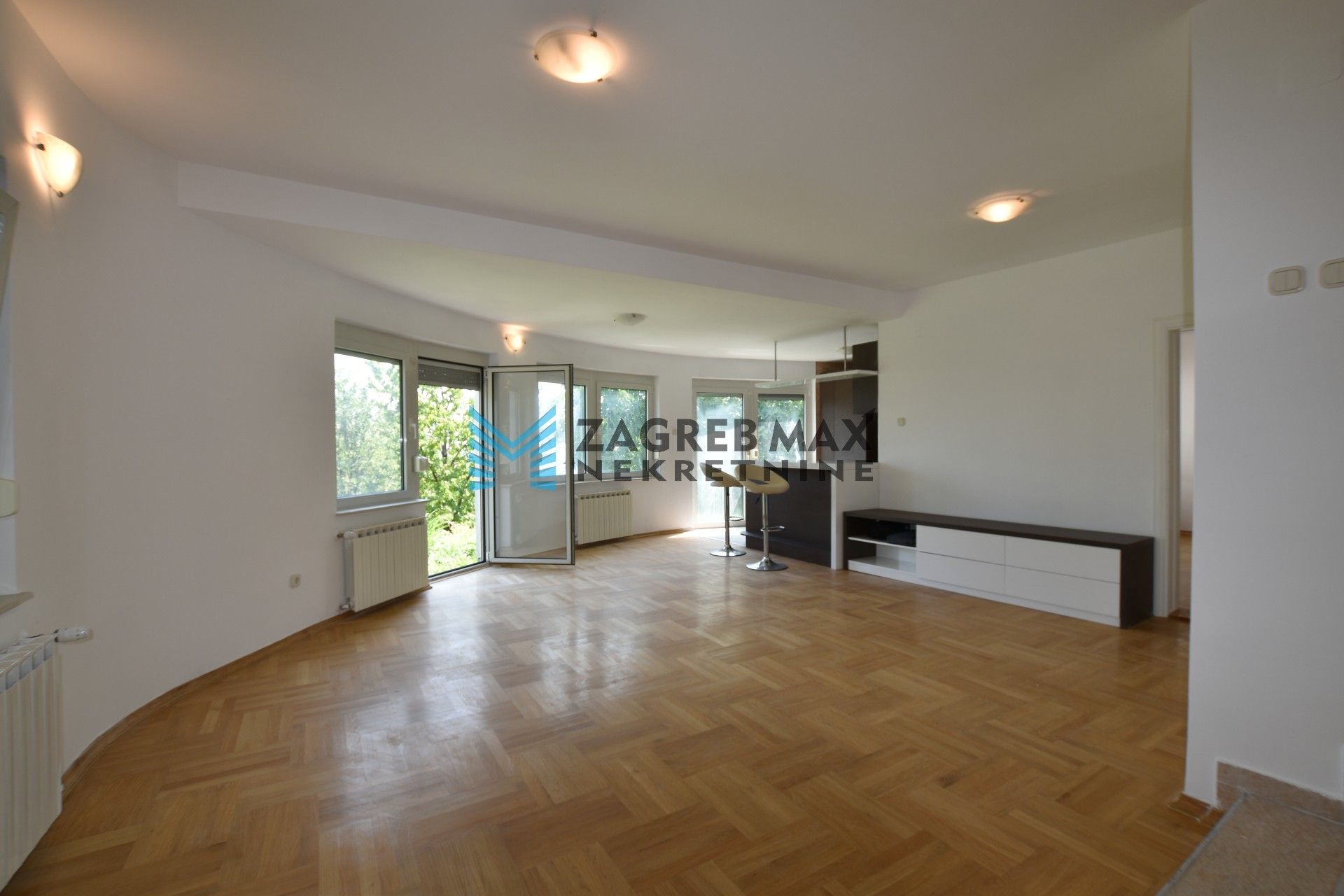 Zagreb - PODSUSED Bolfani moderan 3soban stan, 2 parkinga, prizemlje, mirno okruženje, terasa, BEZ PROVIZIJE