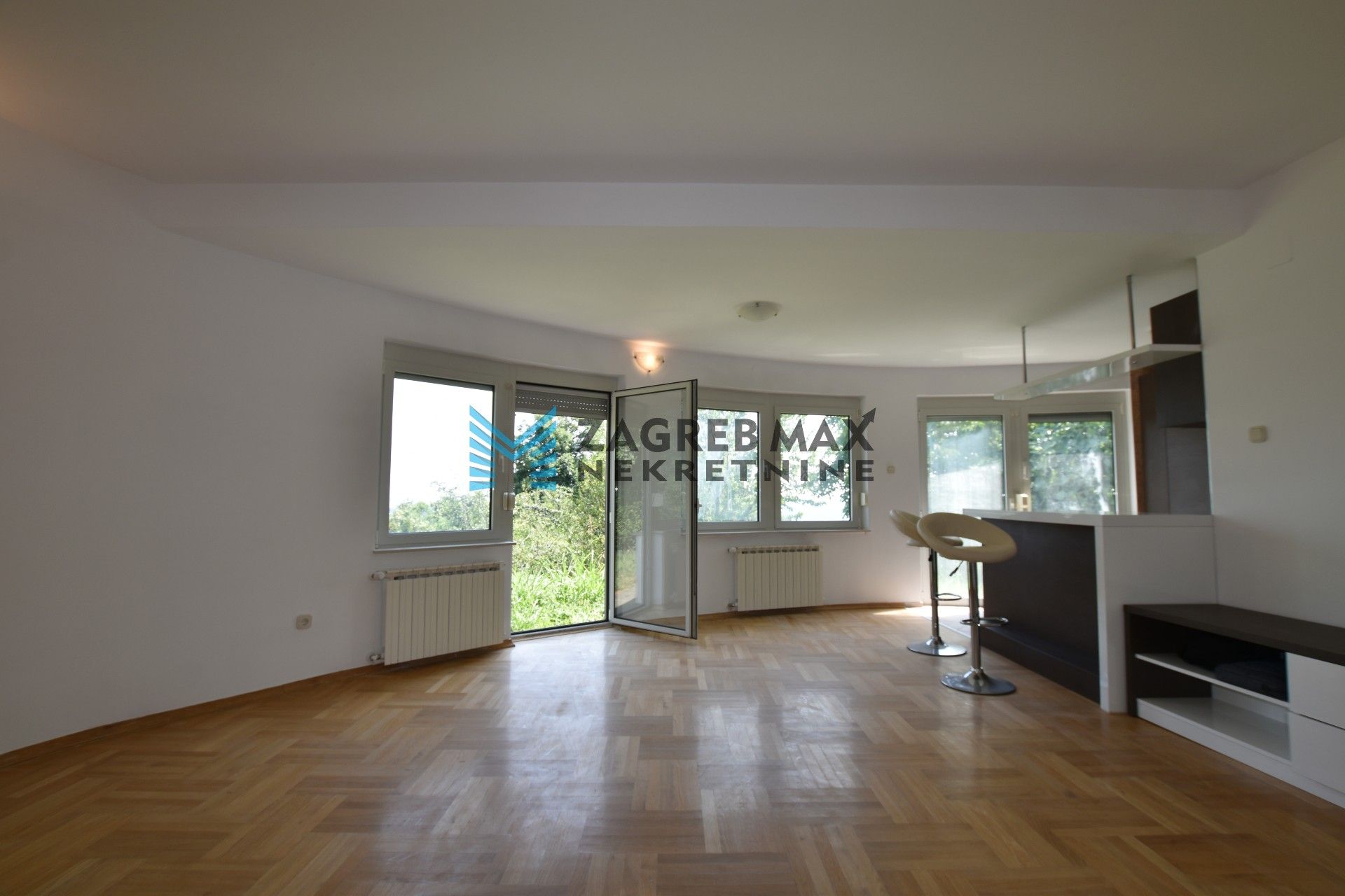 Zagreb - PODSUSED Bolfani moderan 3soban stan, 2 parkinga, prizemlje, mirno okruženje, terasa, BEZ PROVIZIJE