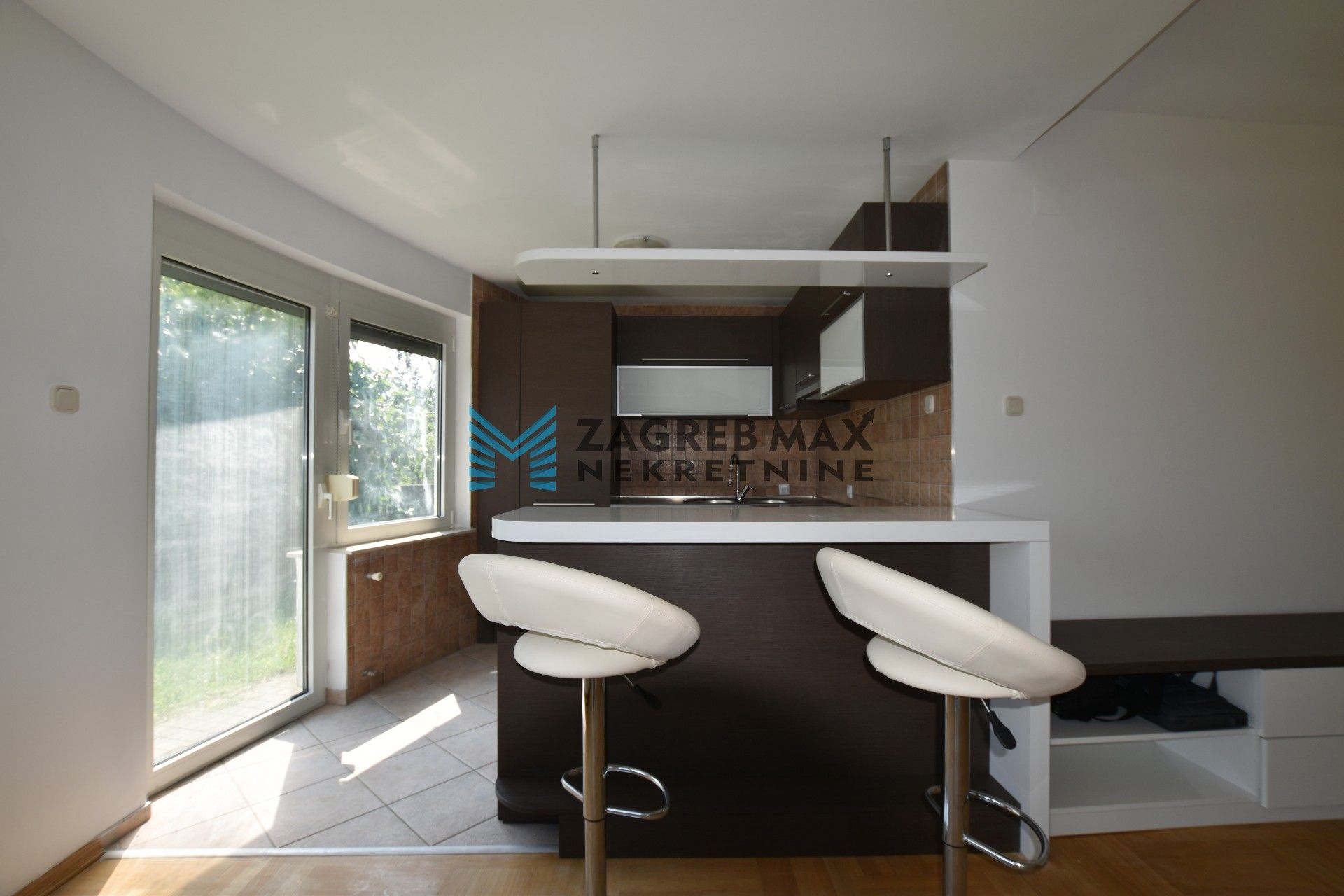 Zagreb - PODSUSED Bolfani moderan 3soban stan, 2 parkinga, prizemlje, mirno okruženje, terasa, BEZ PROVIZIJE