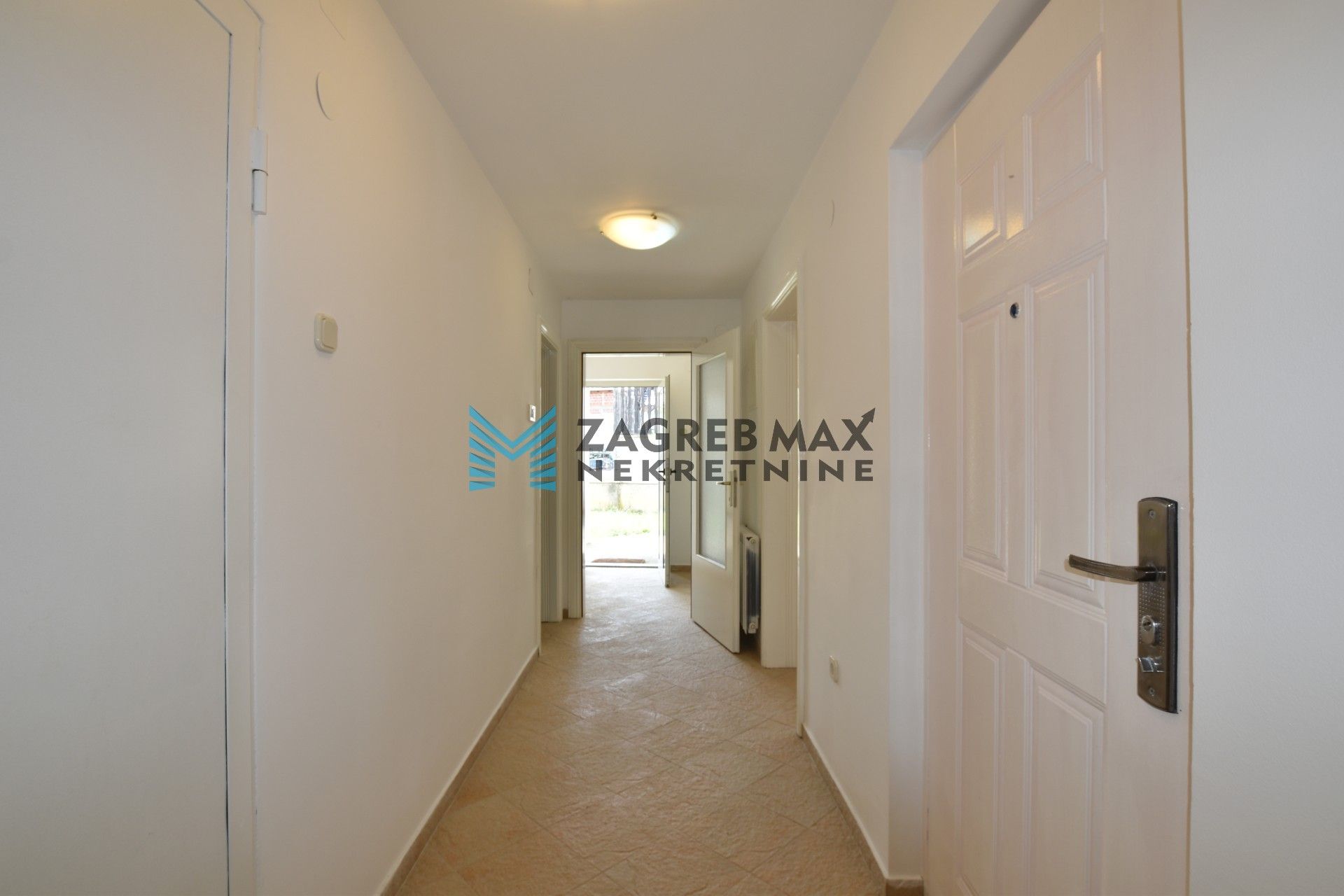 Zagreb - PODSUSED Bolfani moderan 3soban stan, 2 parkinga, prizemlje, mirno okruženje, terasa, BEZ PROVIZIJE