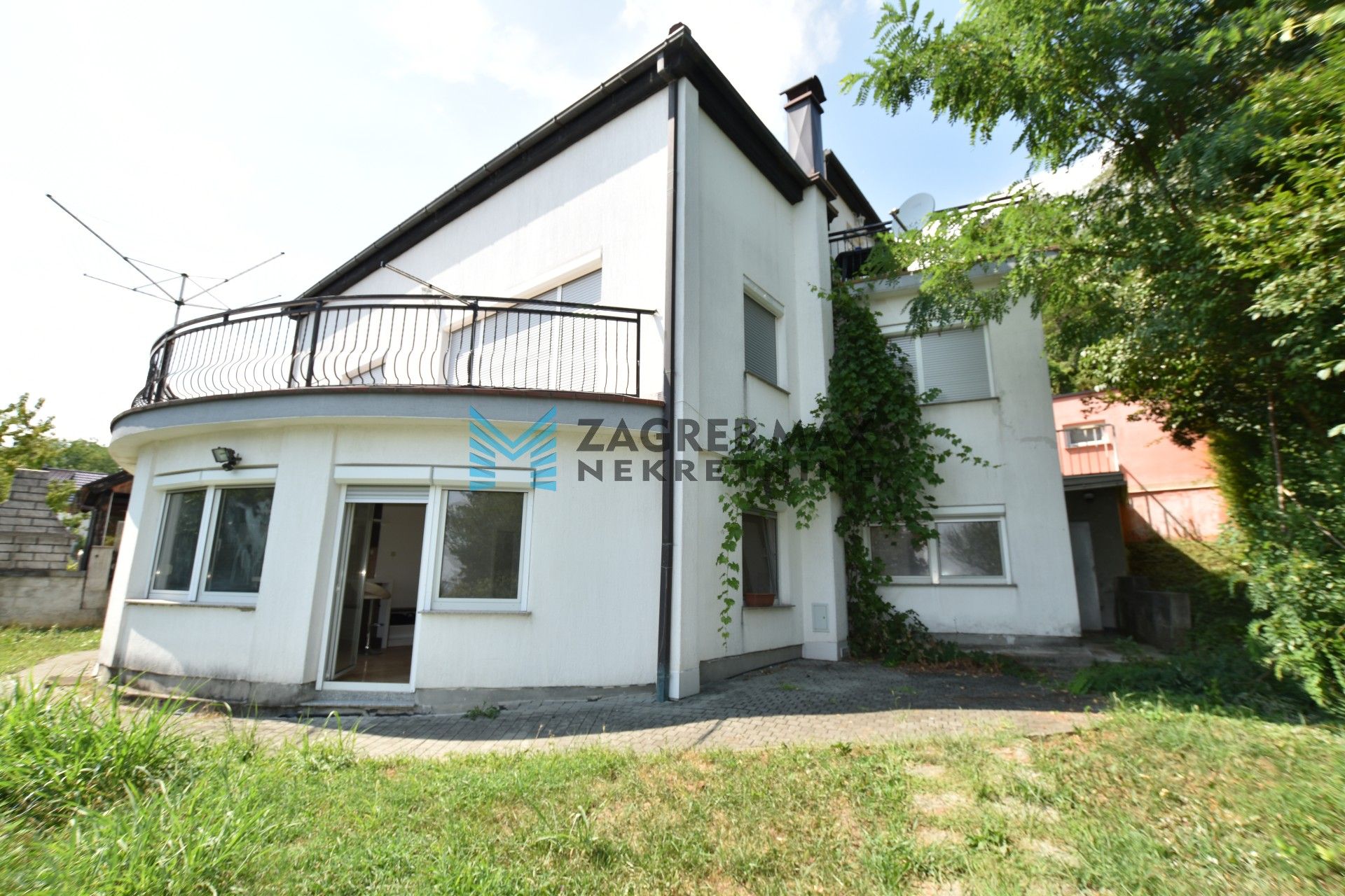 Zagreb - PODSUSED Bolfani moderan 3soban stan, 2 parkinga, prizemlje, mirno okruženje, terasa, BEZ PROVIZIJE