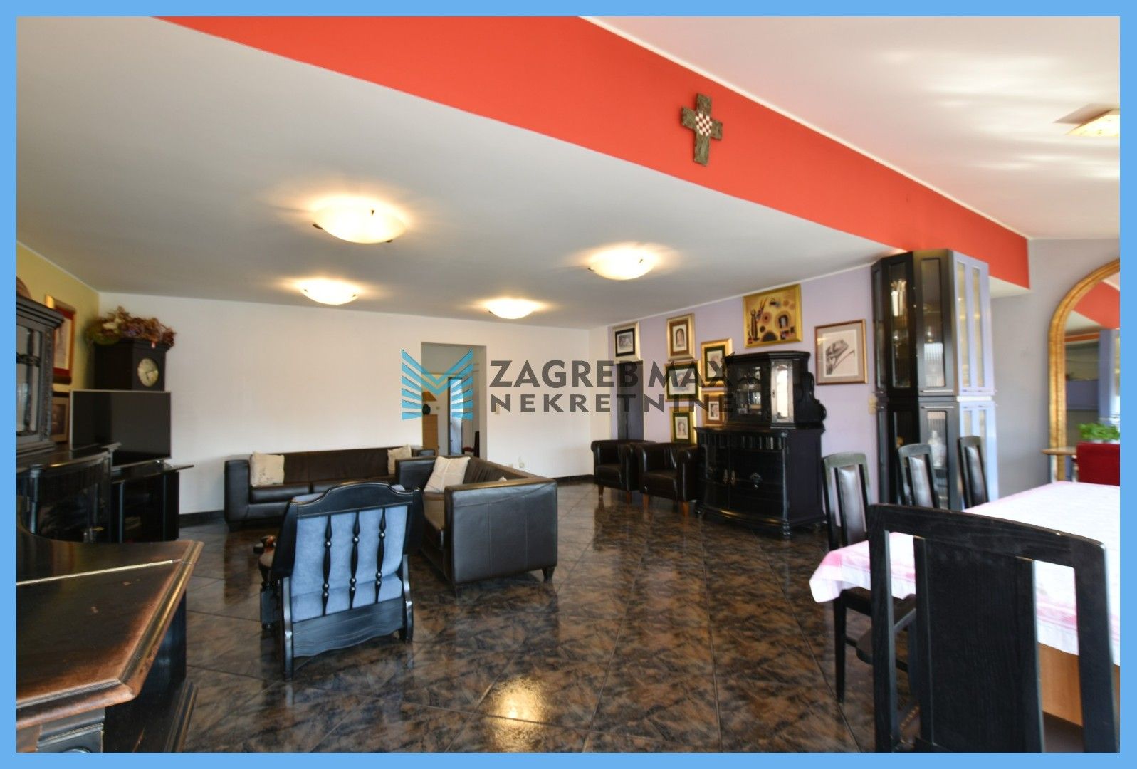 Zagreb - JASTREBARSKO Prekrasna obiteljska kuća 272 m2, 4 odvojena stana, zemljište 293 m2, mirno okruženje