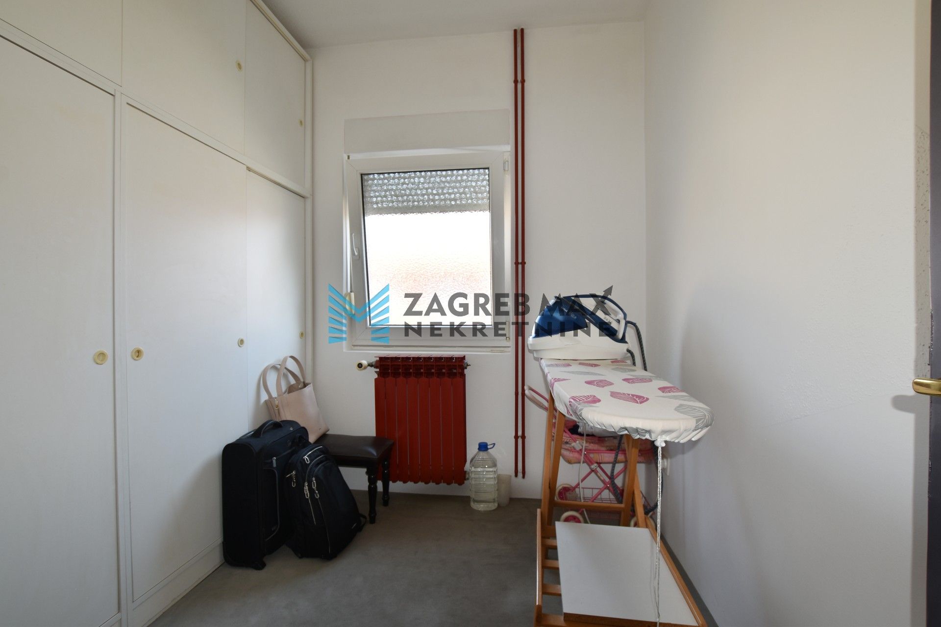 Zagreb - JASTREBARSKO Prekrasan 4soban stan 121 m2, 1. kat, mirno okruženje, balkon, parking, BEZ PROVIZIJE