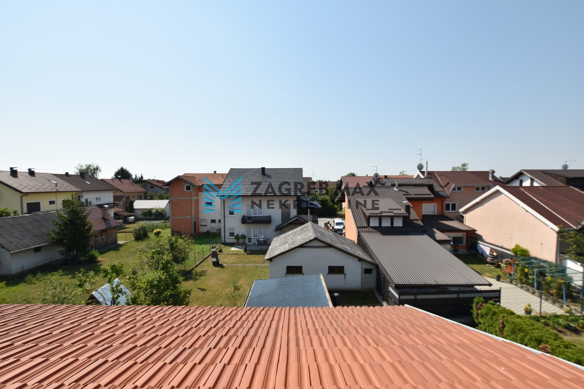 Zagreb - JASTREBARSKO 3soban stan 93 m2, visoki roh bau, potkrovlje, mirno okruženje, parking, BEZ PROVIZIJE