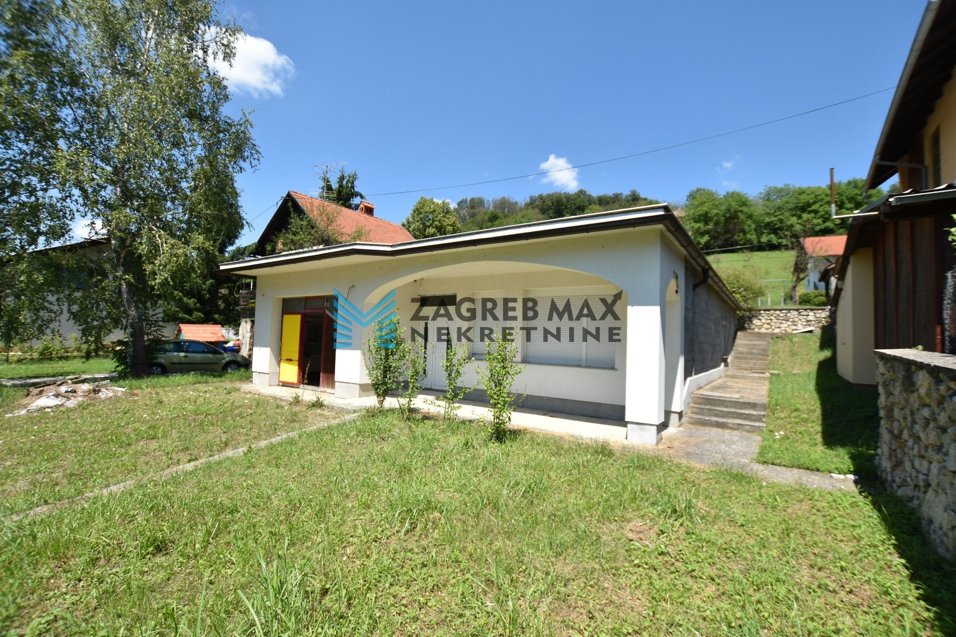 Zagreb - KUMROVEC Risvica obiteljska kuća u izgradnji 120 m2, zemljište 975 m2, garaža