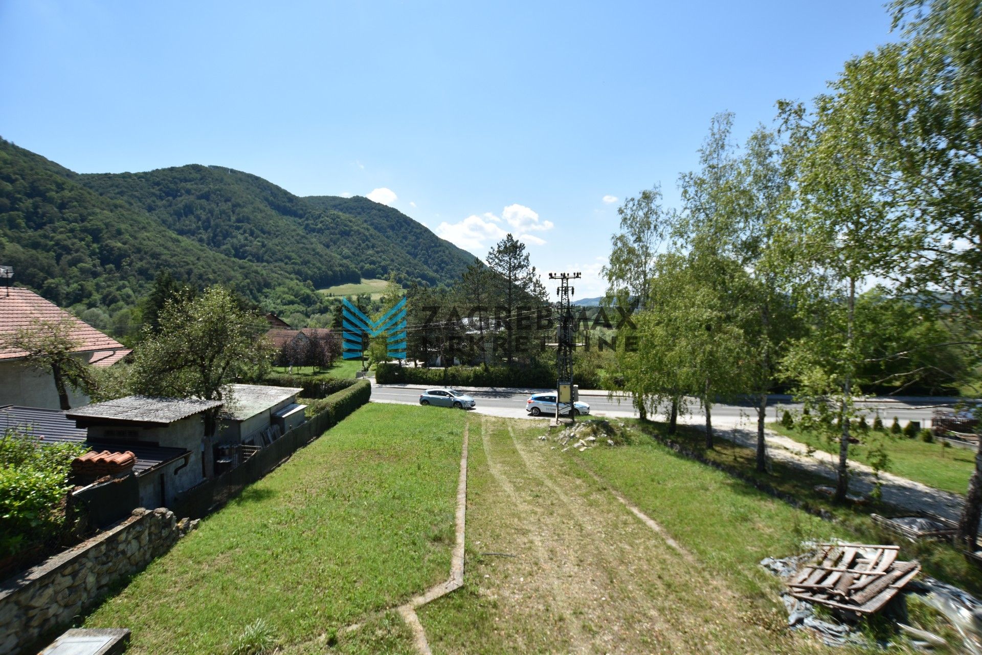 Zagreb - KUMROVEC Risvica obiteljska kuća u izgradnji 120 m2, zemljište 975 m2, garaža