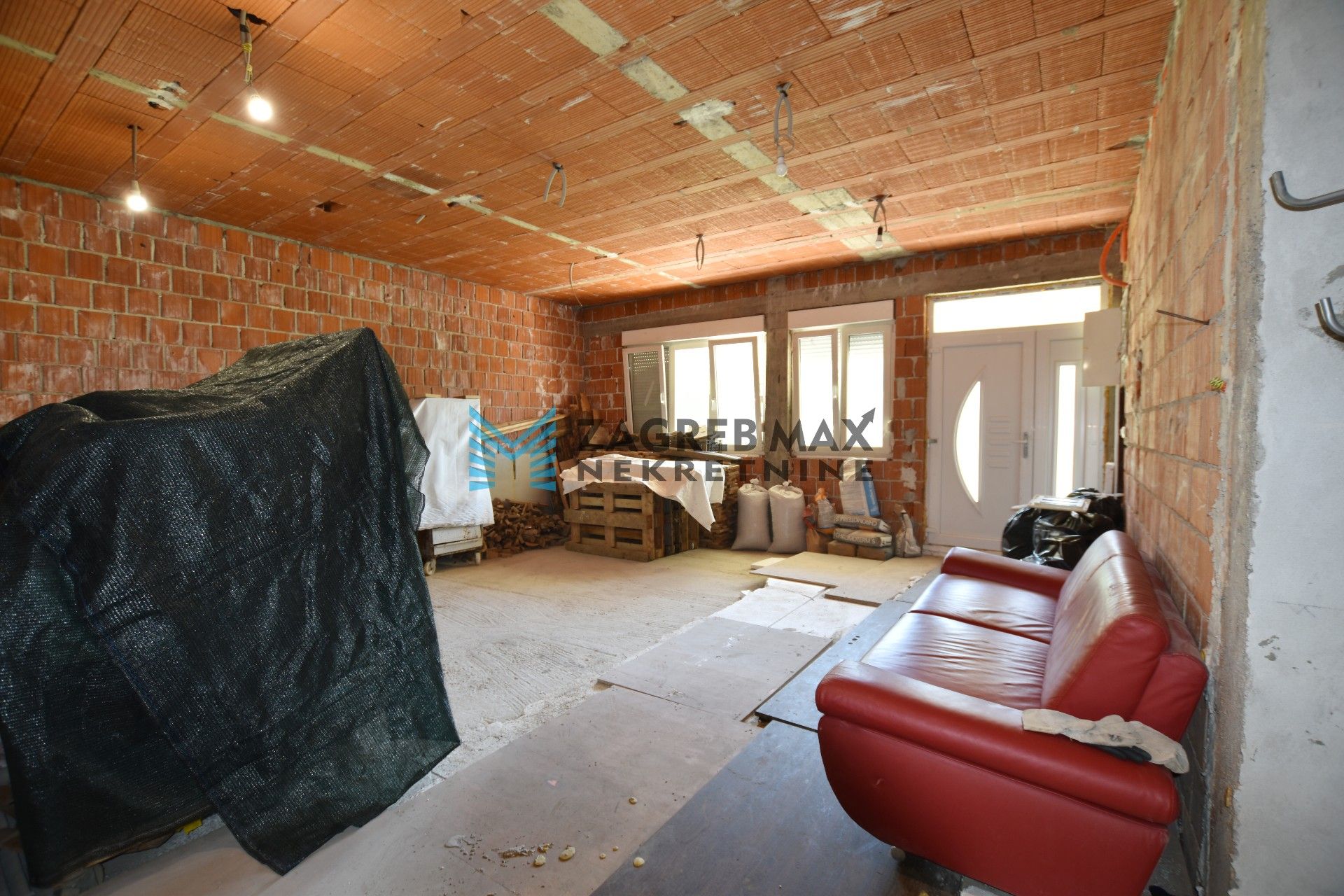 Zagreb - KUMROVEC Risvica obiteljska kuća u izgradnji 120 m2, zemljište 975 m2, garaža