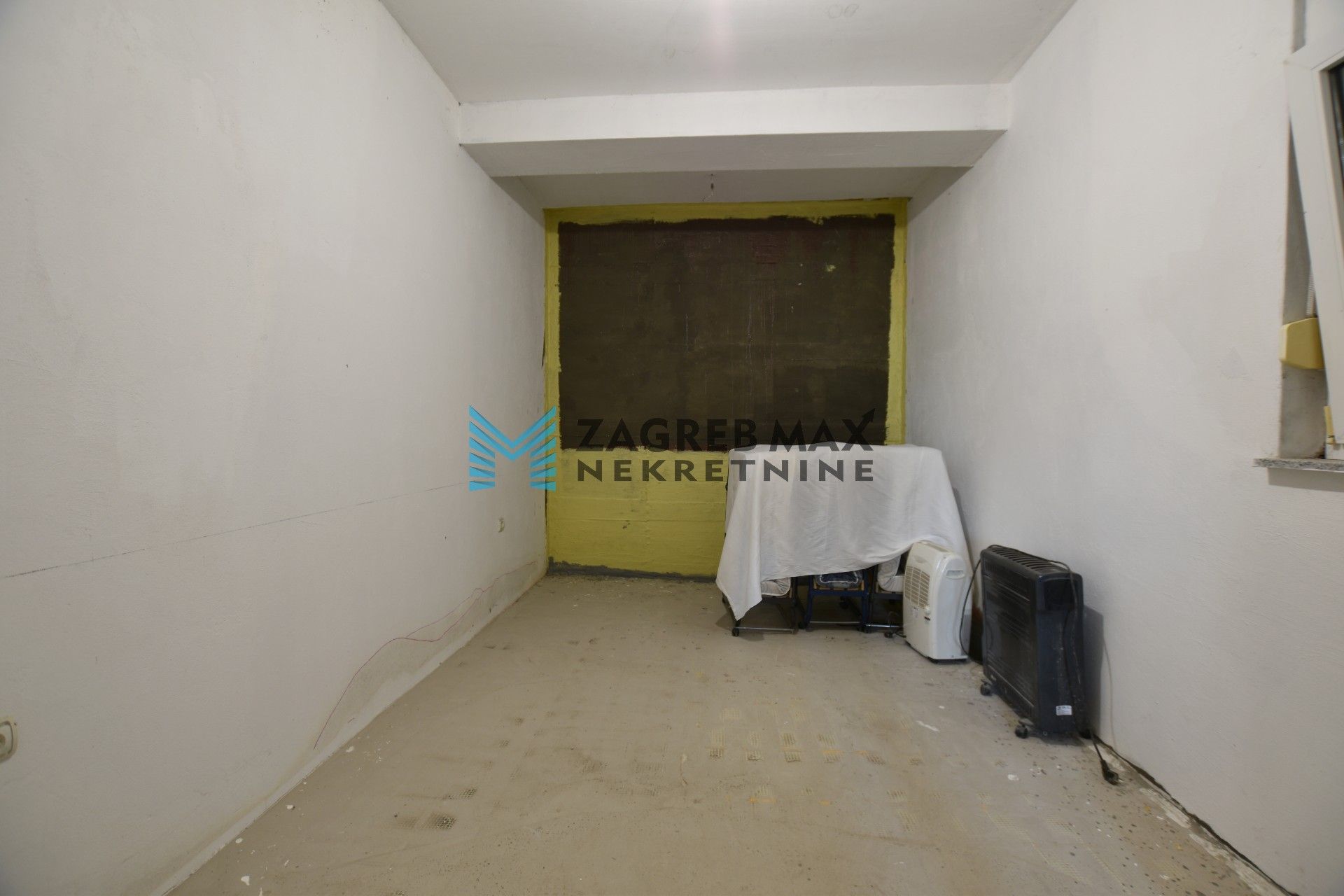 Zagreb - KUMROVEC Risvica obiteljska kuća u izgradnji 120 m2, zemljište 975 m2, garaža