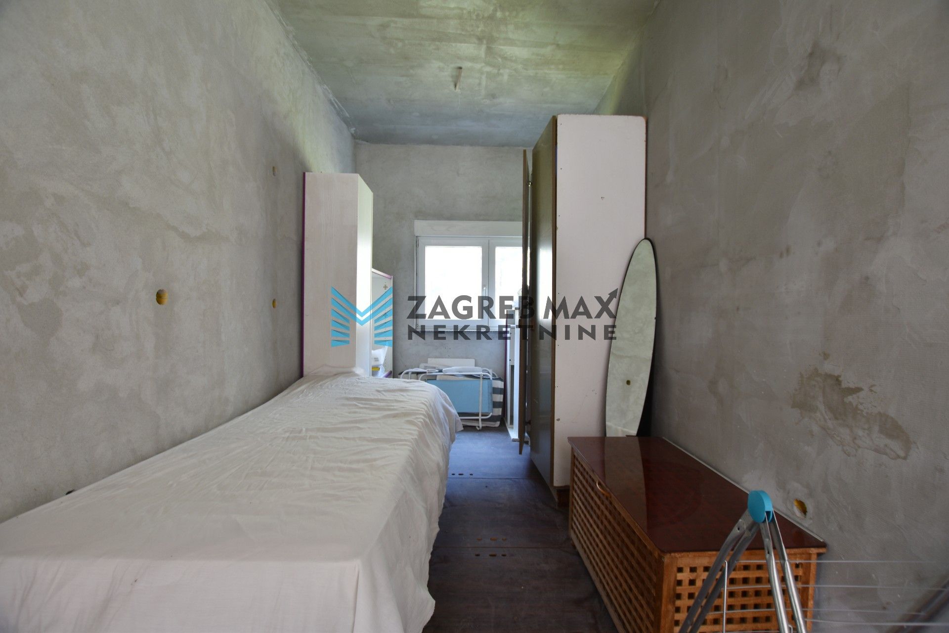 Zagreb - KUMROVEC Risvica obiteljska kuća u izgradnji 120 m2, zemljište 975 m2, garaža