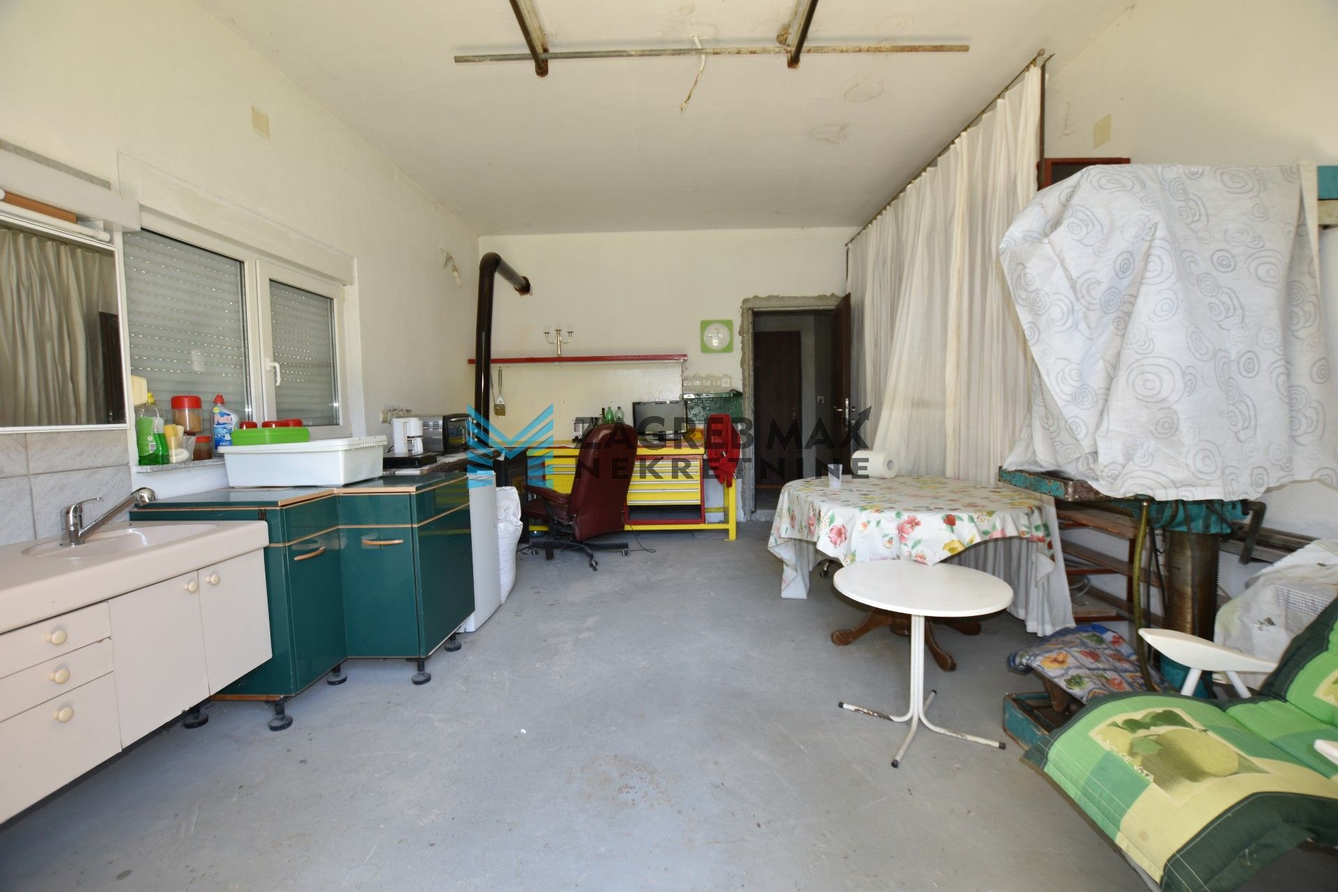 Zagreb - KUMROVEC Risvica obiteljska kuća u izgradnji 120 m2, zemljište 975 m2, garaža