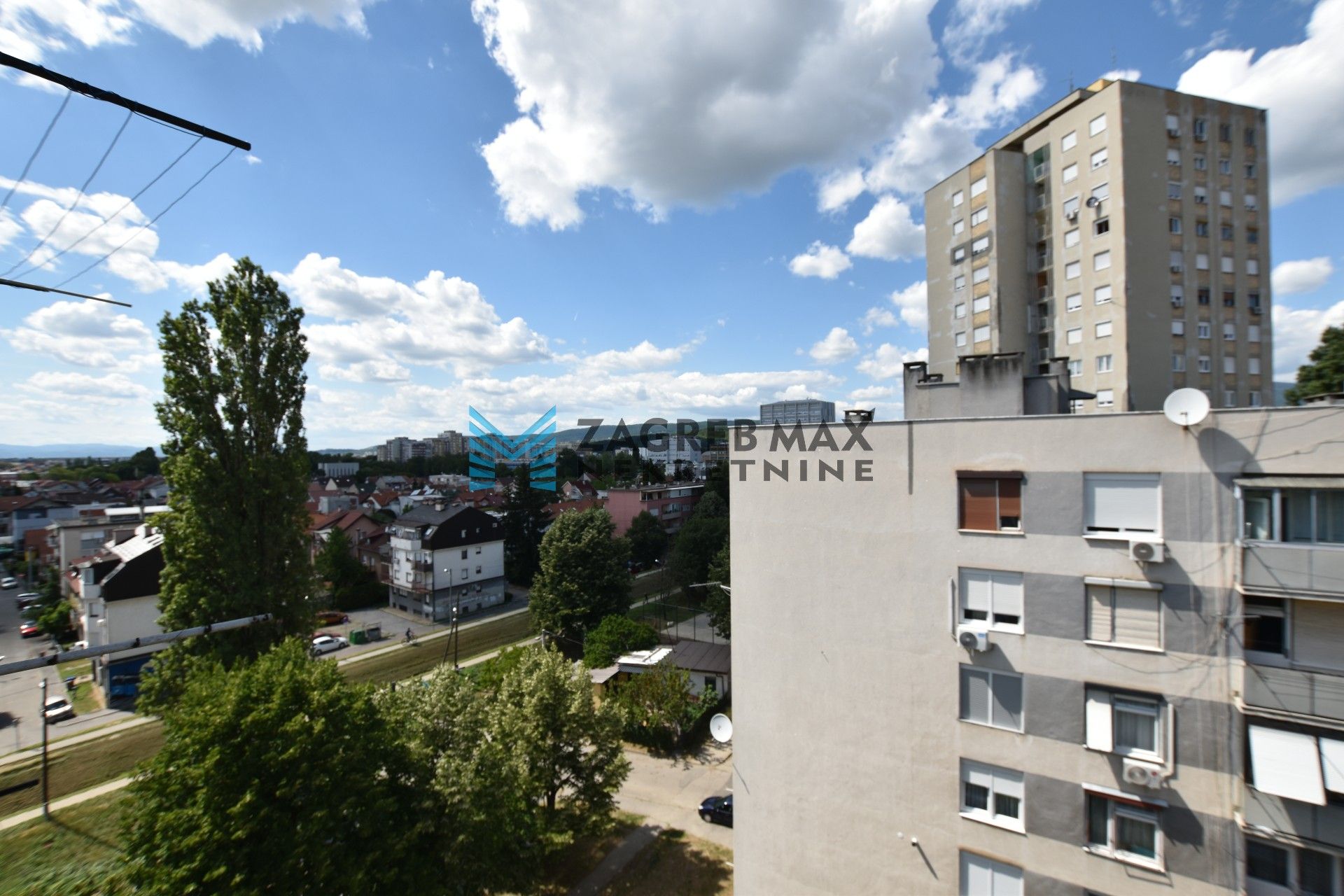 Zagreb - TREŠNJEVKA Labinska ulica, prostran 3soban stan 72 m2, 6. kat, odlična lokacija, loggia, spremište