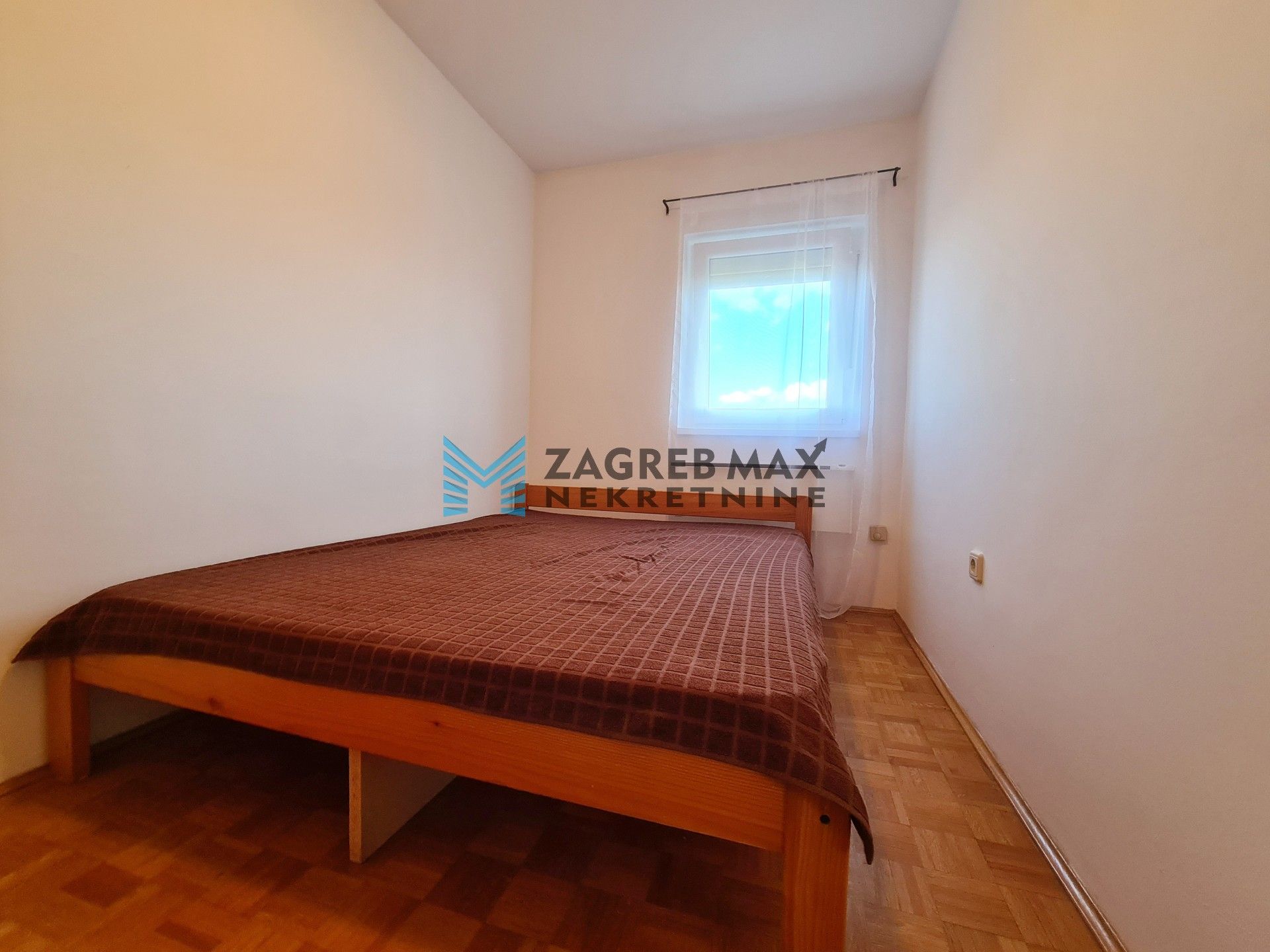 Zagreb - MIKULIĆI Ugodan 2soban stan 48 m2, 2. kat, mirno okruženje, loggia, spremište