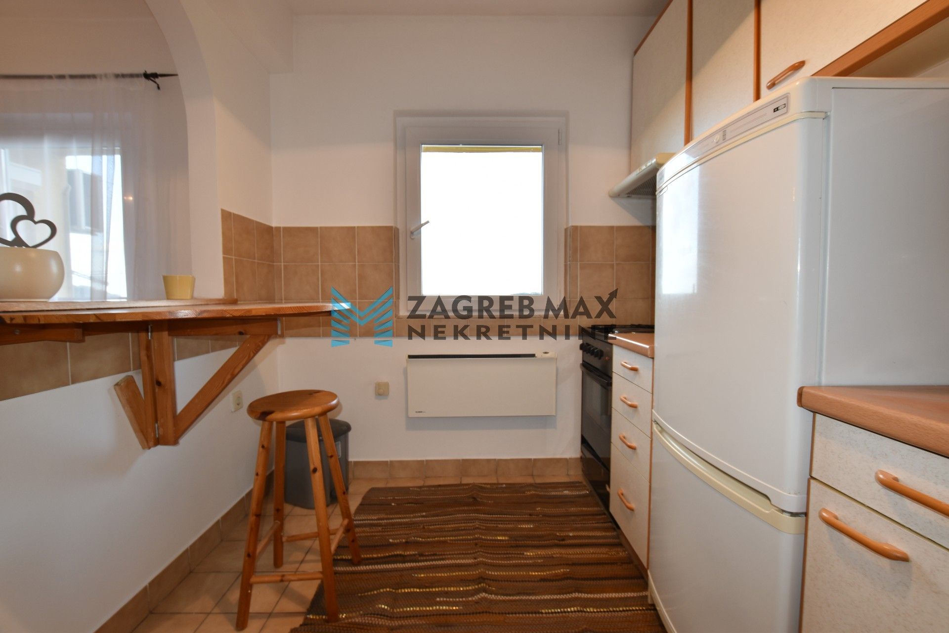 Zagreb - MIKULIĆI Ugodan 2soban stan 48 m2, 2. kat, mirno okruženje, loggia, spremište