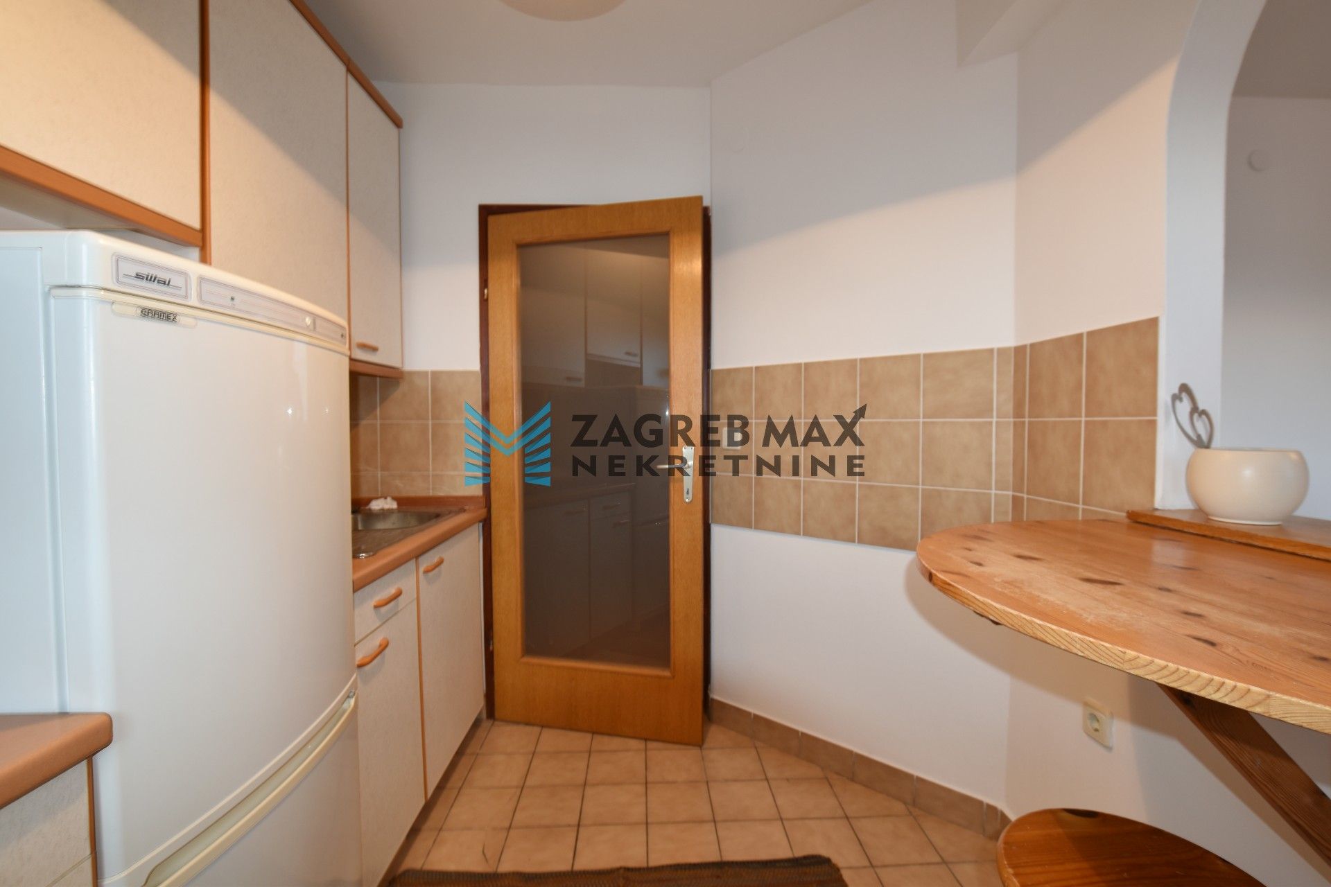 Zagreb - MIKULIĆI Ugodan 2soban stan 48 m2, 2. kat, mirno okruženje, loggia, spremište