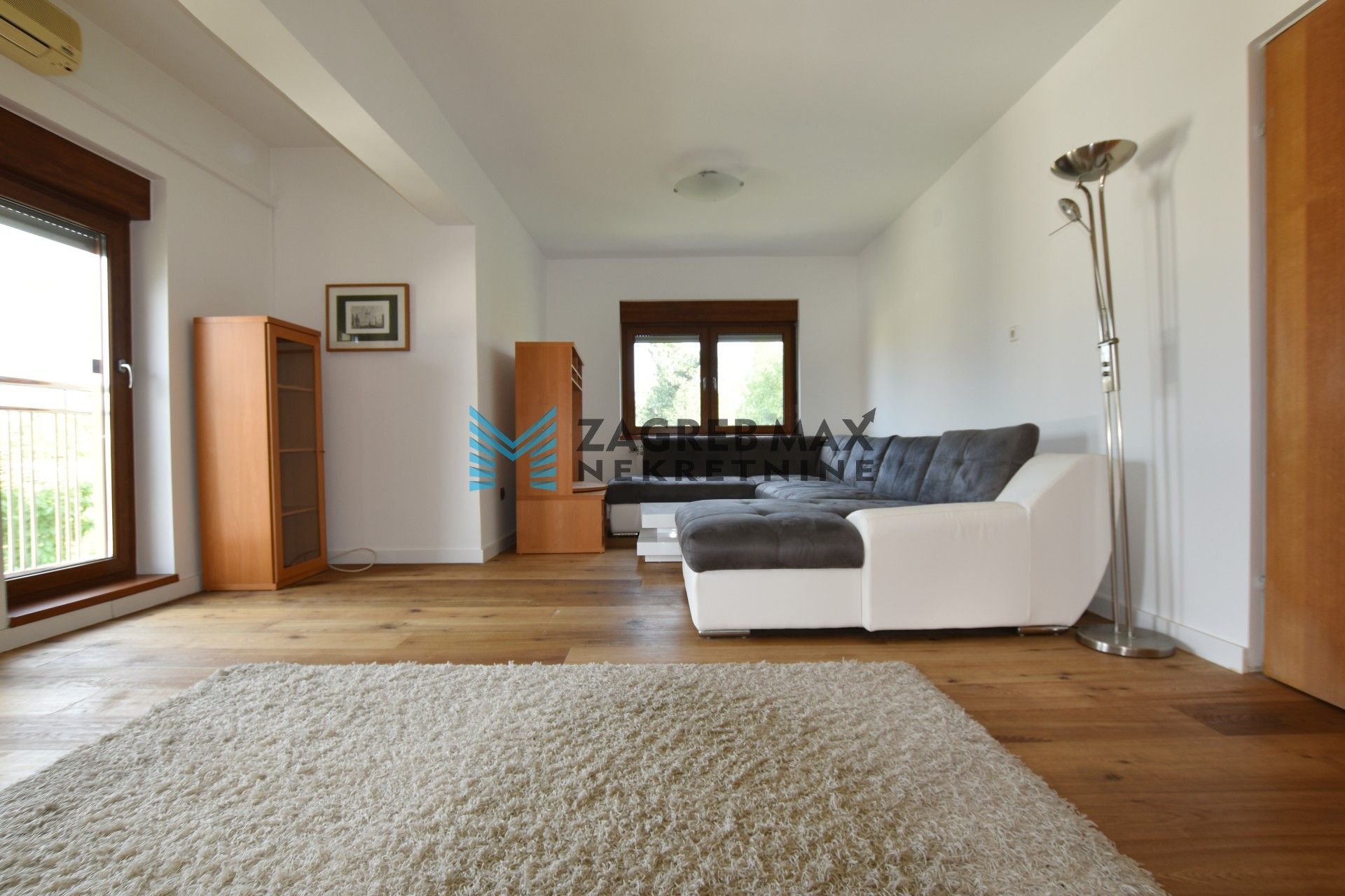 Zagreb - TROKUT Prostran 5soban stan 130 m2, okućnica 550 m2, garaža, terasa, balkon, BEZ PROVIZIJE