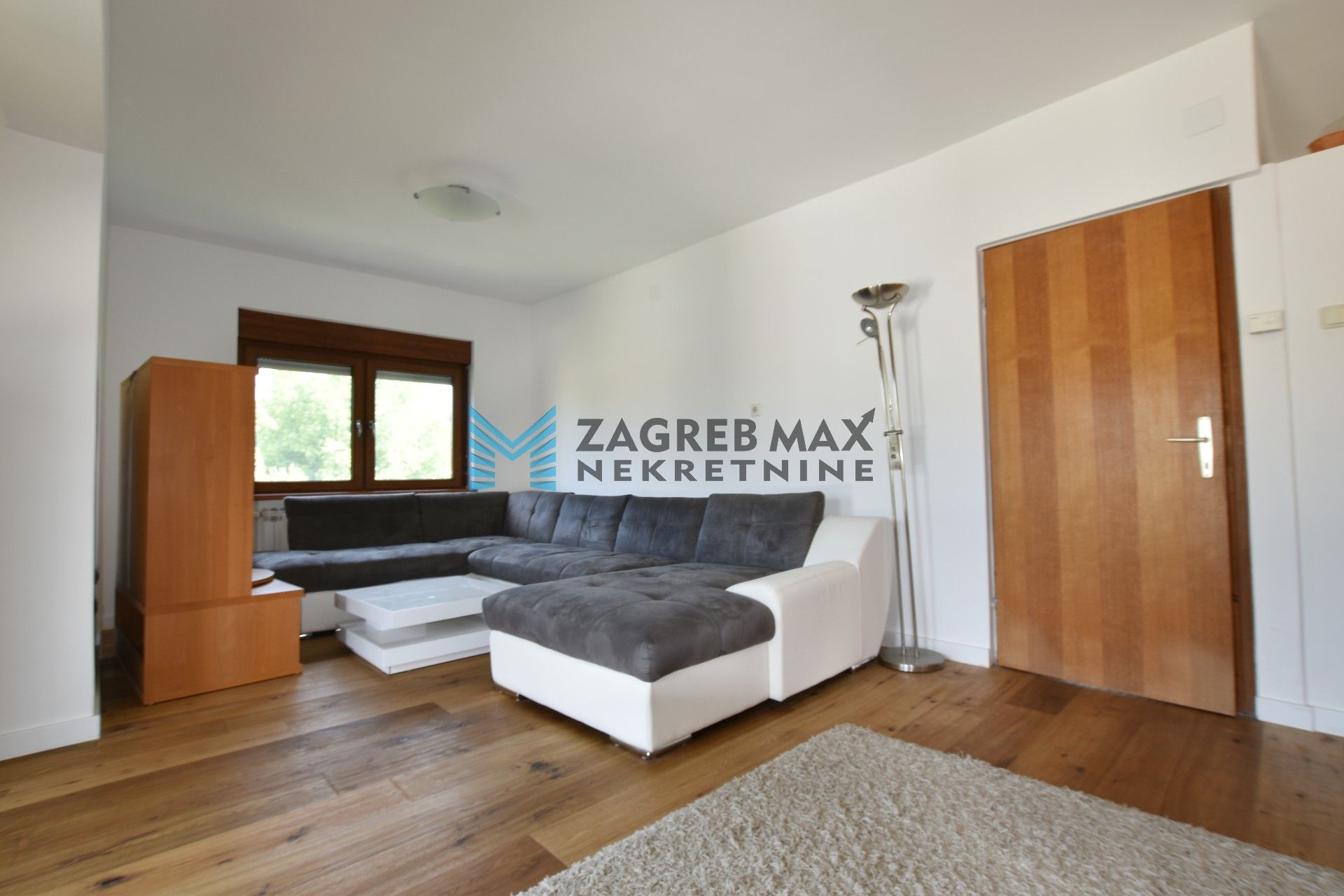 Zagreb - TROKUT Prostran 5soban stan 130 m2, okućnica 550 m2, garaža, terasa, balkon, BEZ PROVIZIJE