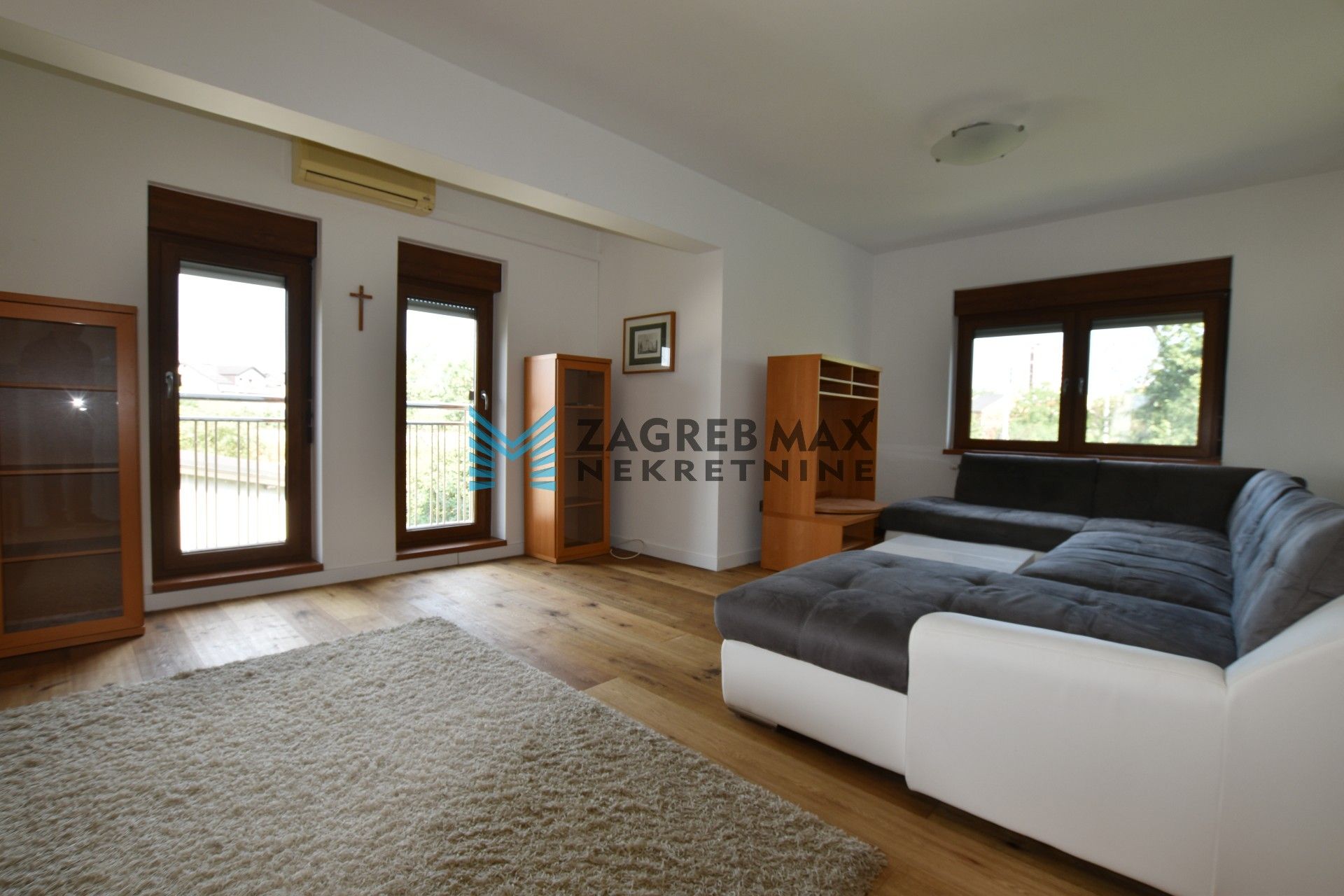 Zagreb - TROKUT Prostran 5soban stan 130 m2, okućnica 550 m2, garaža, terasa, balkon, BEZ PROVIZIJE