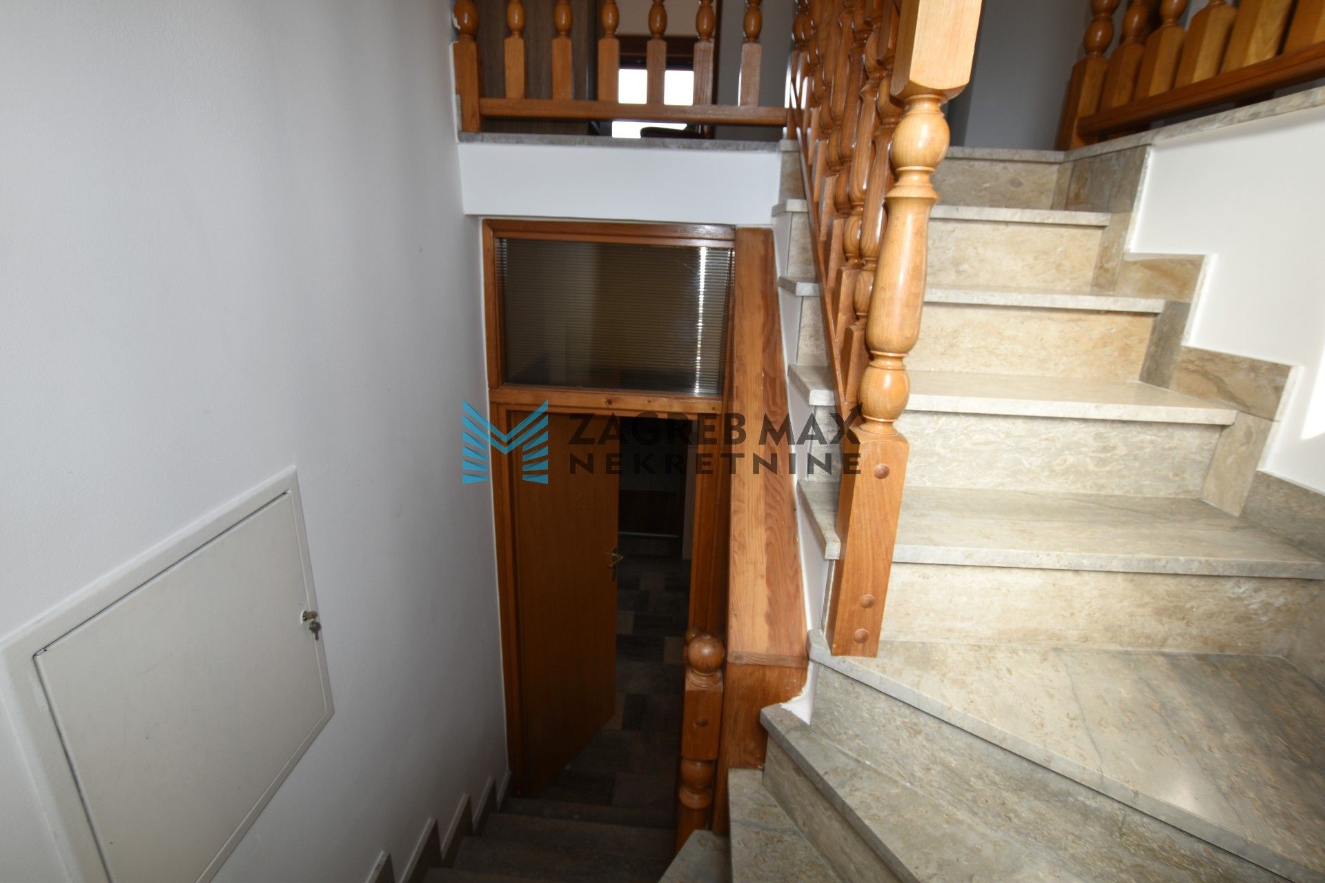 Zagreb - TROKUT Prostran 5soban stan 130 m2, okućnica 550 m2, garaža, terasa, balkon, BEZ PROVIZIJE