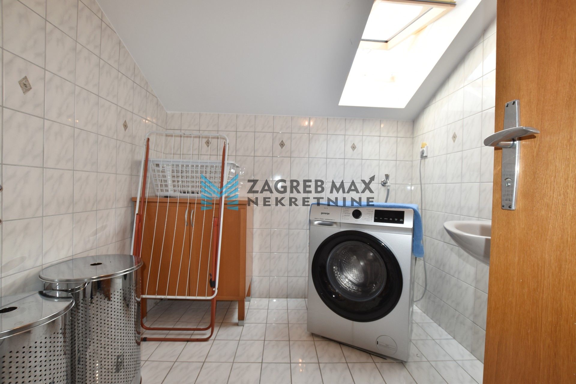 Zagreb - TROKUT Prostran 5soban stan 130 m2, okućnica 550 m2, garaža, terasa, balkon, BEZ PROVIZIJE