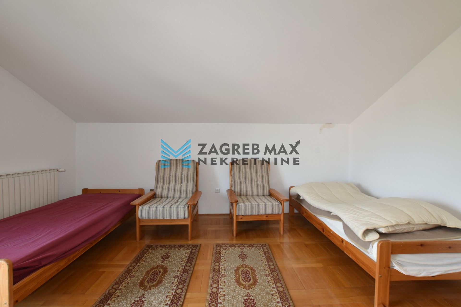Zagreb - TROKUT Prostran 5soban stan 130 m2, okućnica 550 m2, garaža, terasa, balkon, BEZ PROVIZIJE