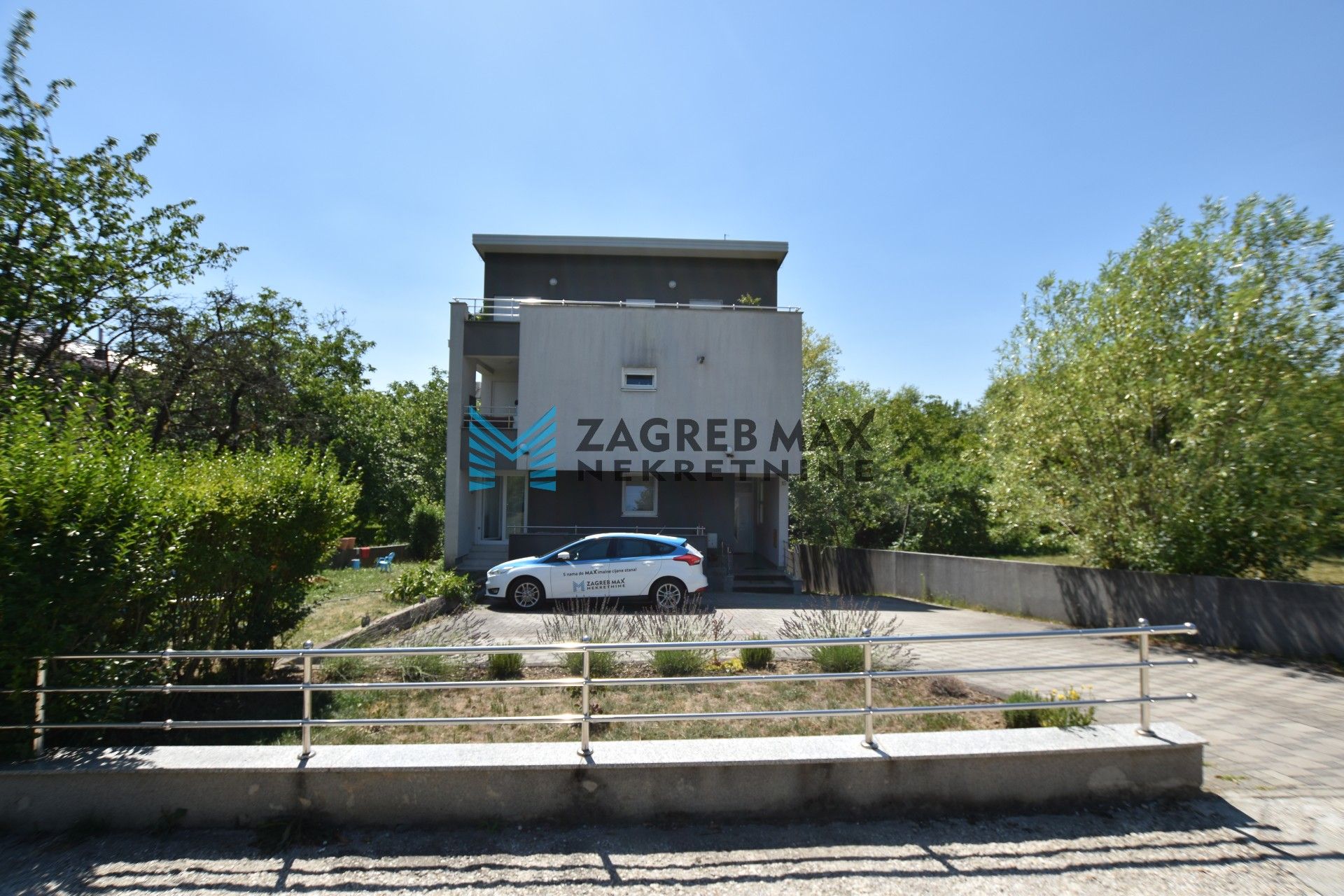 Zagreb - GORNJI BUKOVAC Šarmantan 2soban stan 40 m2, parking, mirno okruženje, terasa, BEZ PROVIZIJE