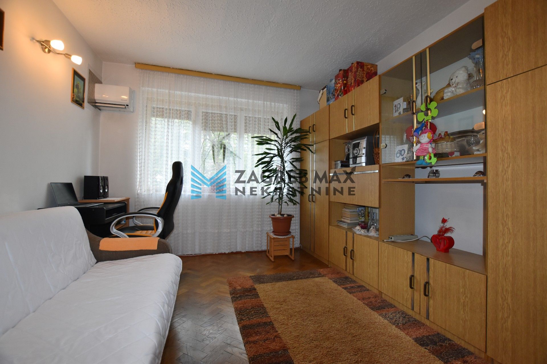 Zagreb - GAJNICE Ugodan 1soban stan 35 m2, 1. kat, mirno okruženje, balkon, spremište