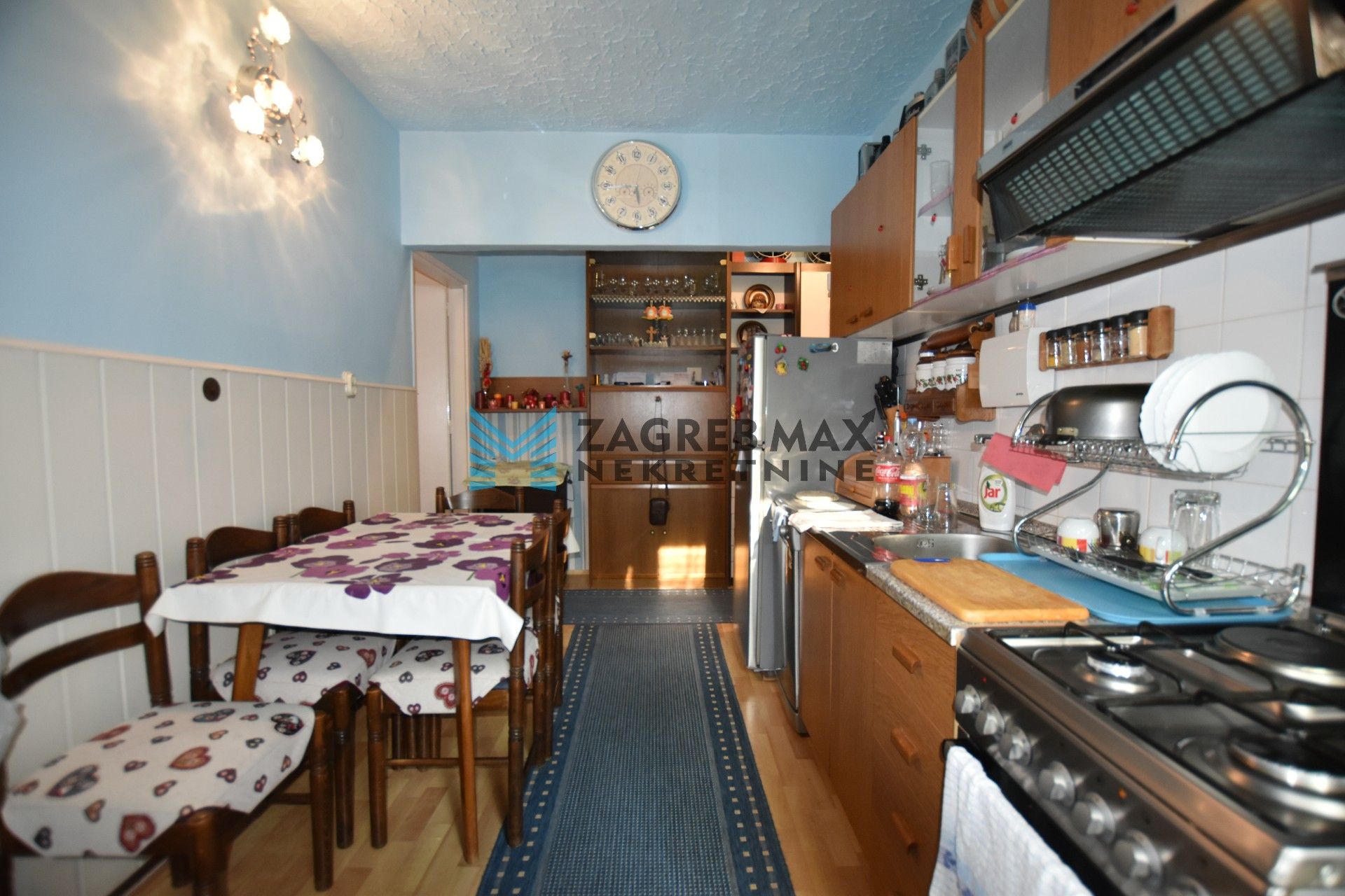 Zagreb - GAJNICE Ugodan 1soban stan 35 m2, 1. kat, mirno okruženje, balkon, spremište