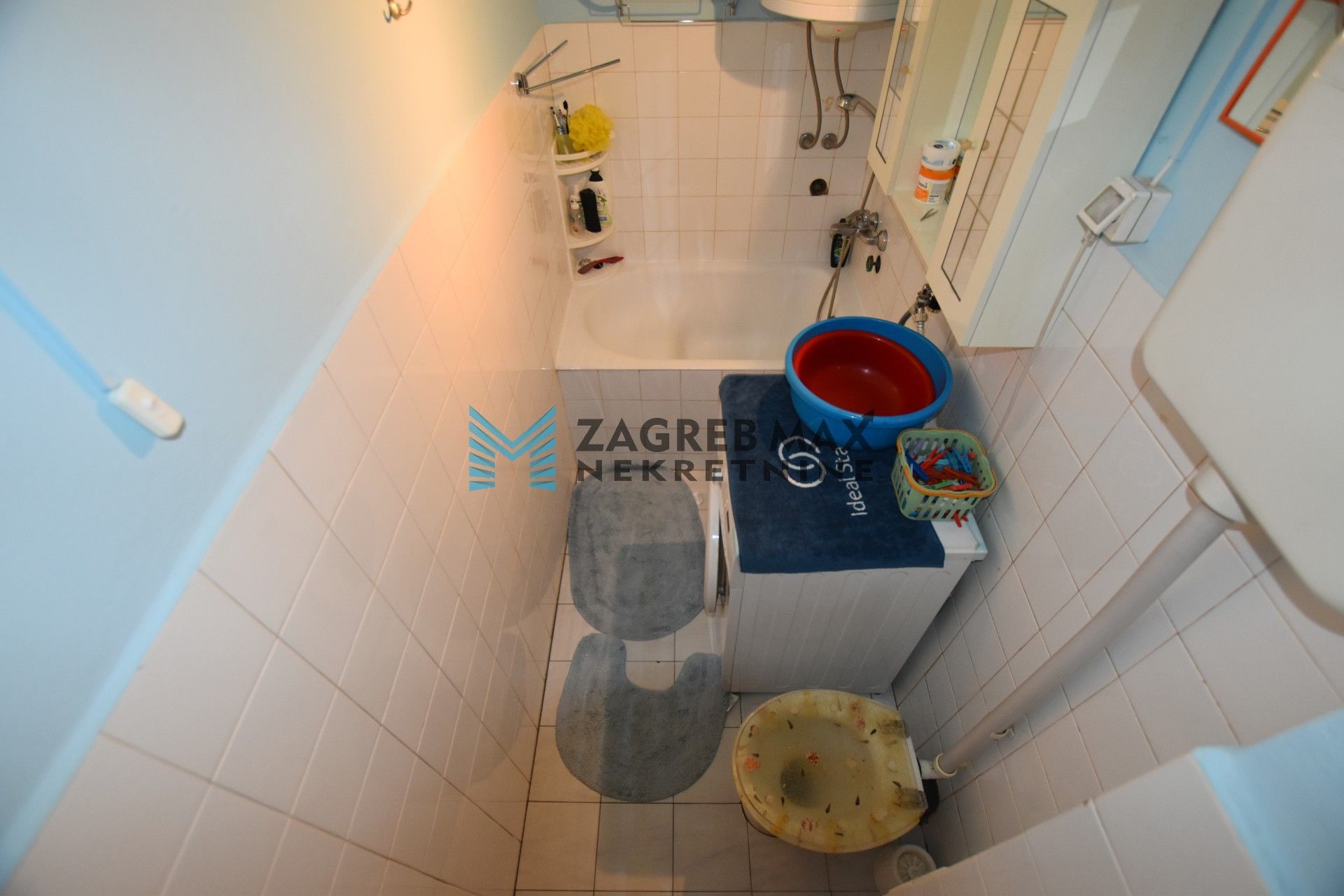 Zagreb - GAJNICE Ugodan 1soban stan 35 m2, 1. kat, mirno okruženje, balkon, spremište